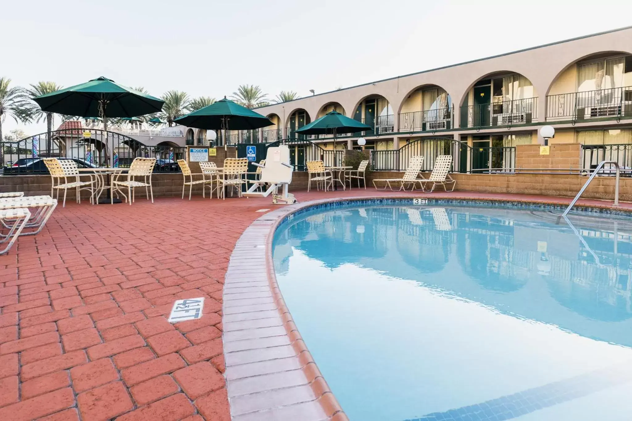 Swimming Pool in Kings Inn Anaheim at The Park & Convention Center