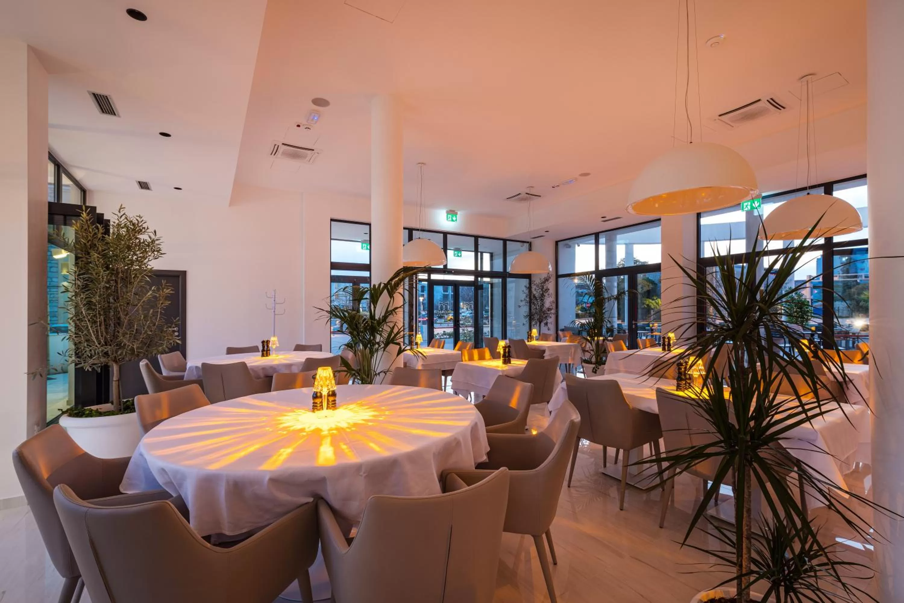 Restaurant/places to eat in Miramare Hotel