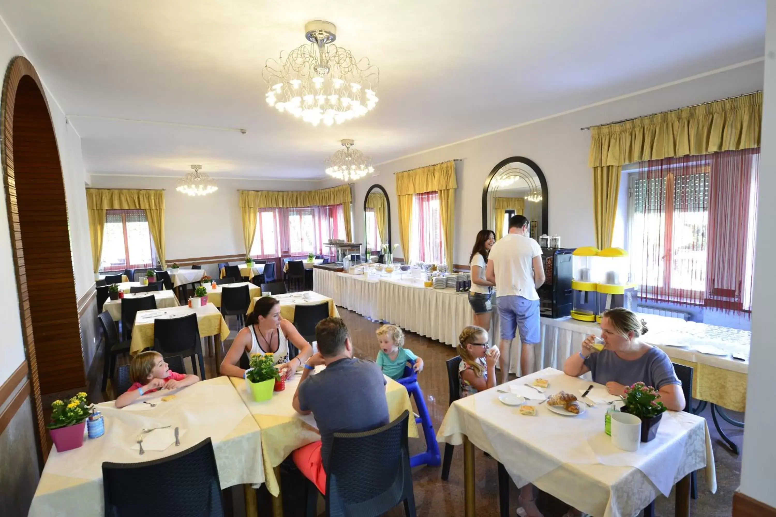 Restaurant/Places to Eat in Hotel Bella Peschiera