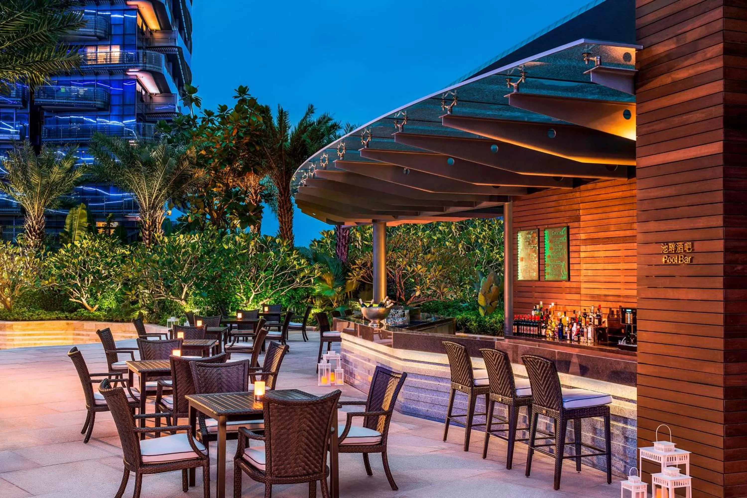 Swimming pool in Sheraton Zhuhai Hotel