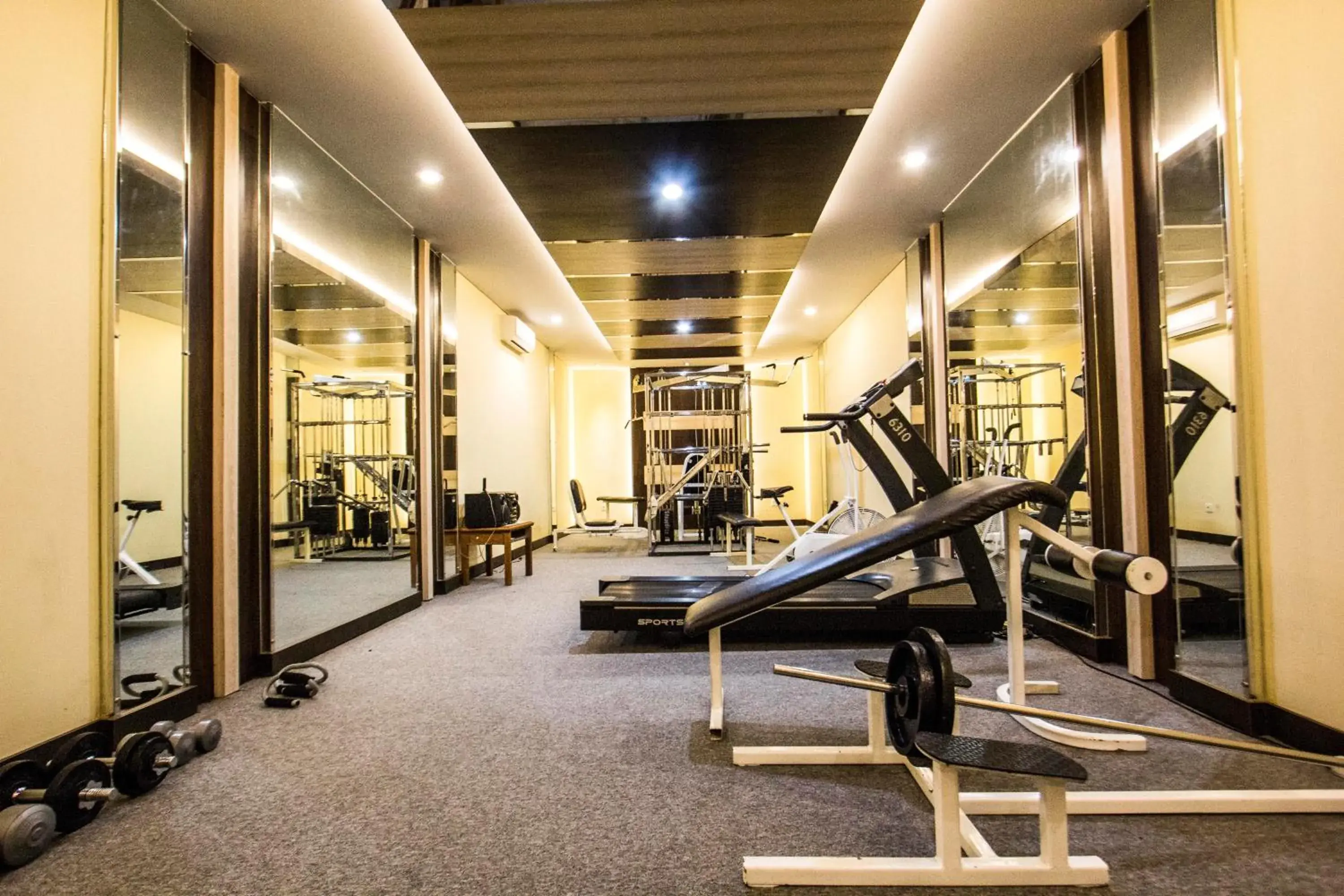 Fitness centre/facilities in Hotel New Saphir Yogyakarta Fitness centre/facilities in Hotel New Saphir Yogyakarta