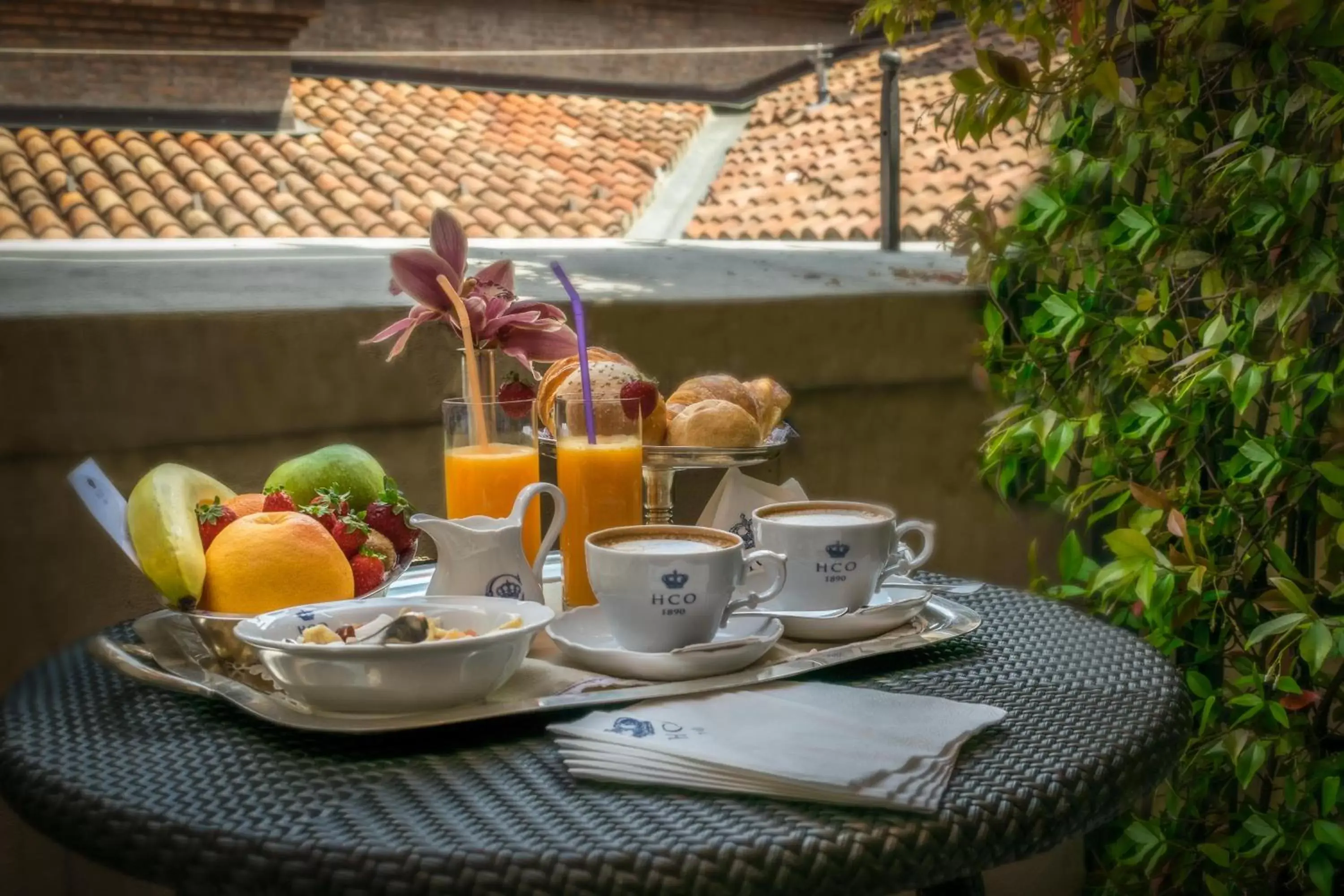 Balcony/Terrace, Food in Hotel Corona d'Oro