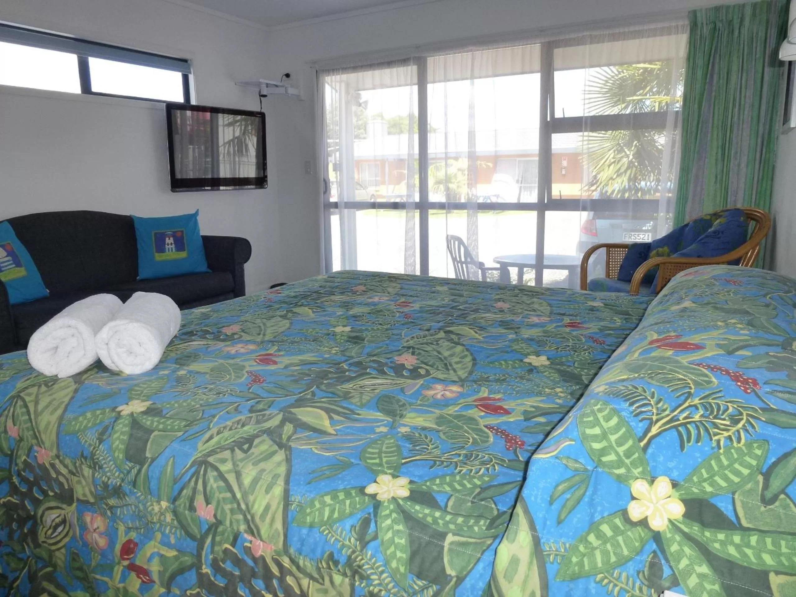 Bed in Mana-Nui Motel