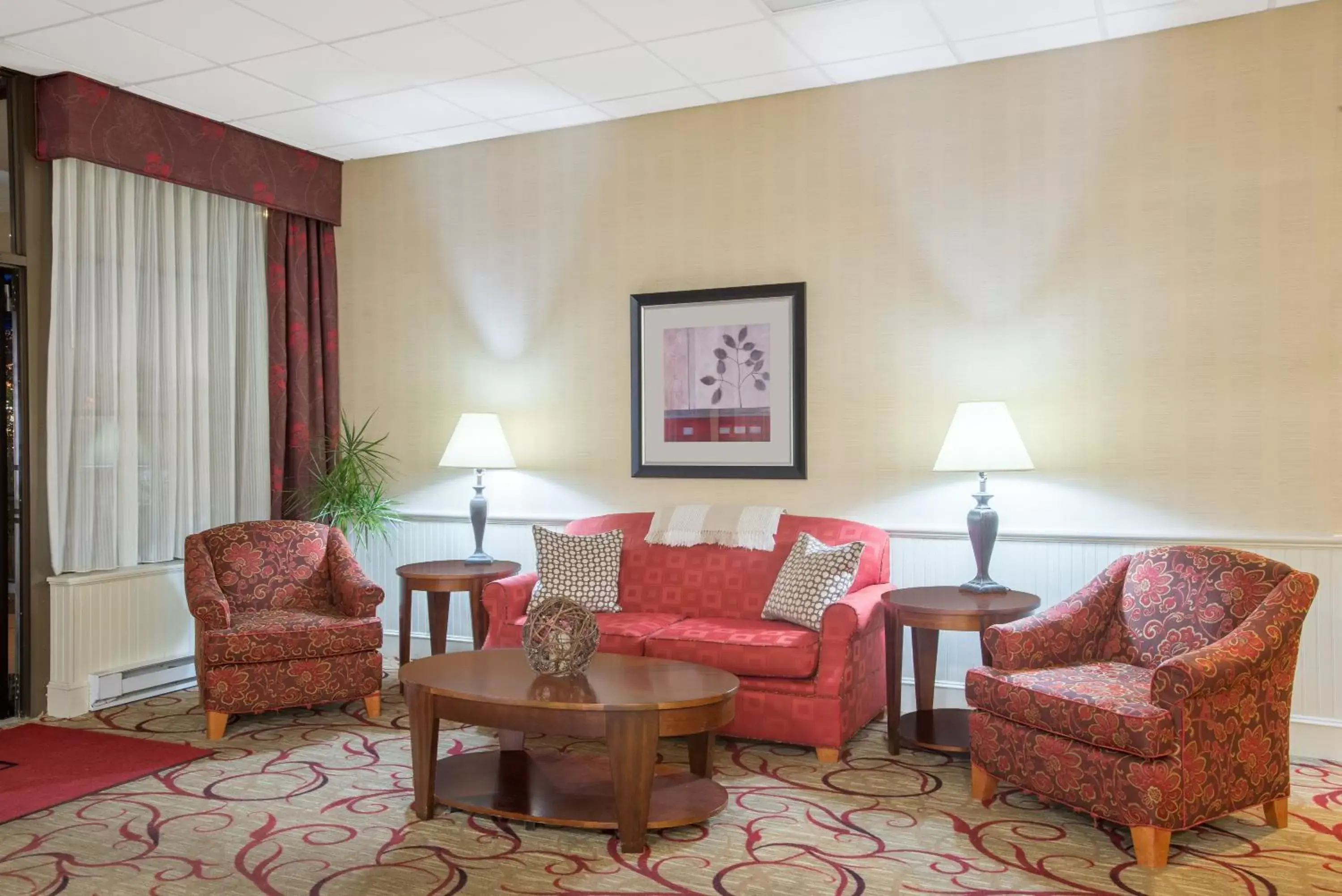 Living room, Seating Area in Ramada by Wyndham Ellsworth - Bar Harbor