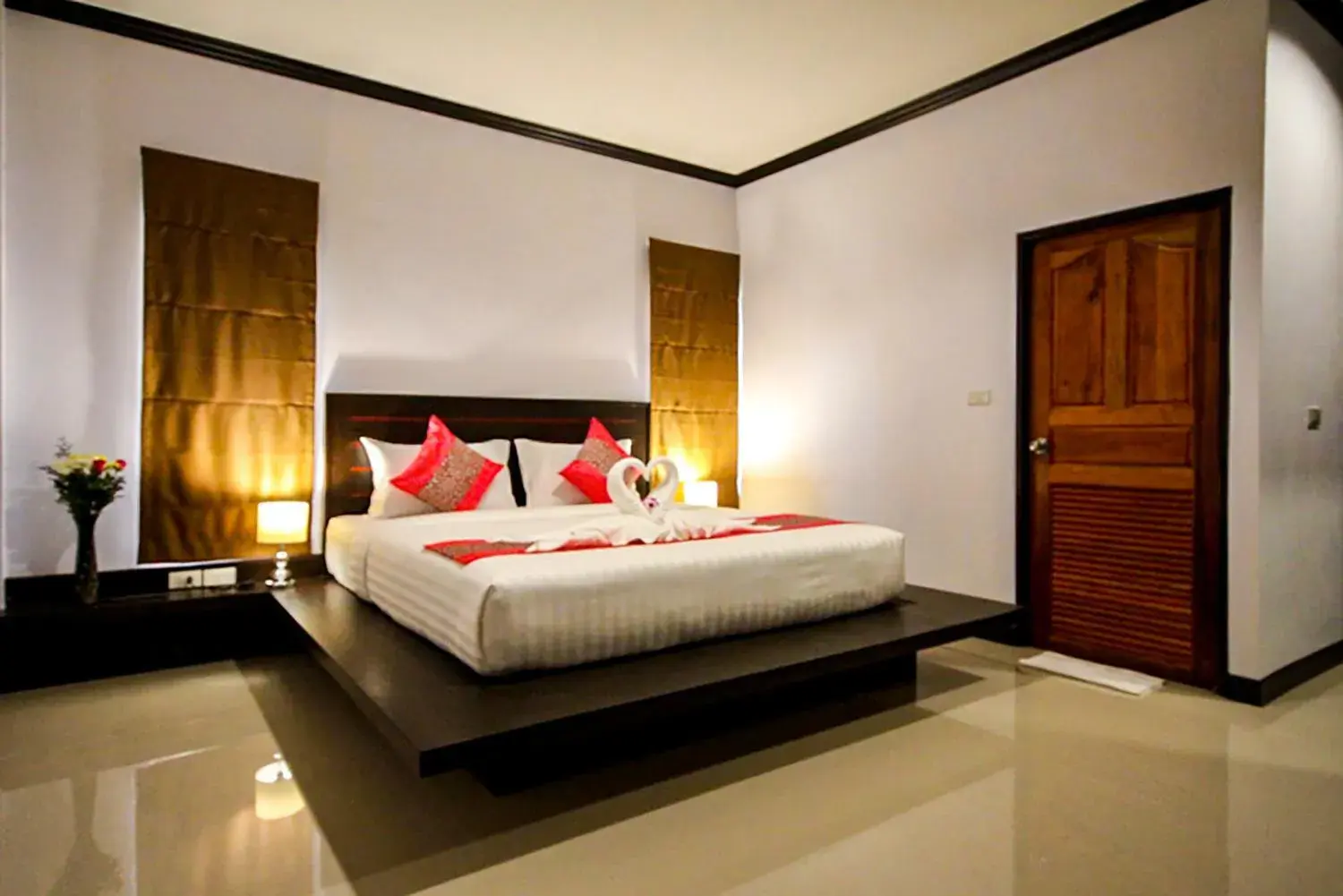 Bed in Lanta Lapaya Resort