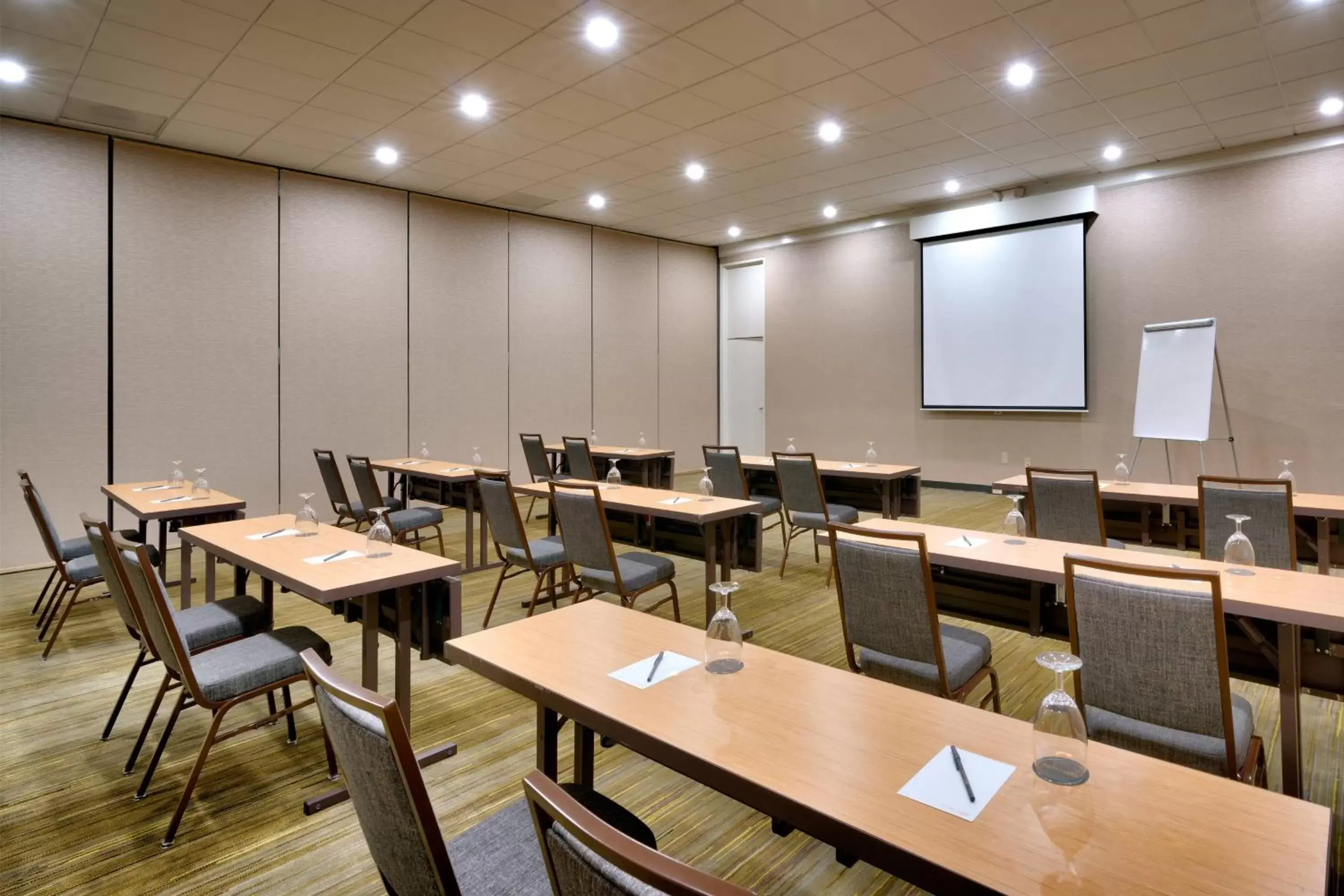 Meeting/conference room in Courtyard by Marriott Charlotte Airport/Billy Graham Parkway