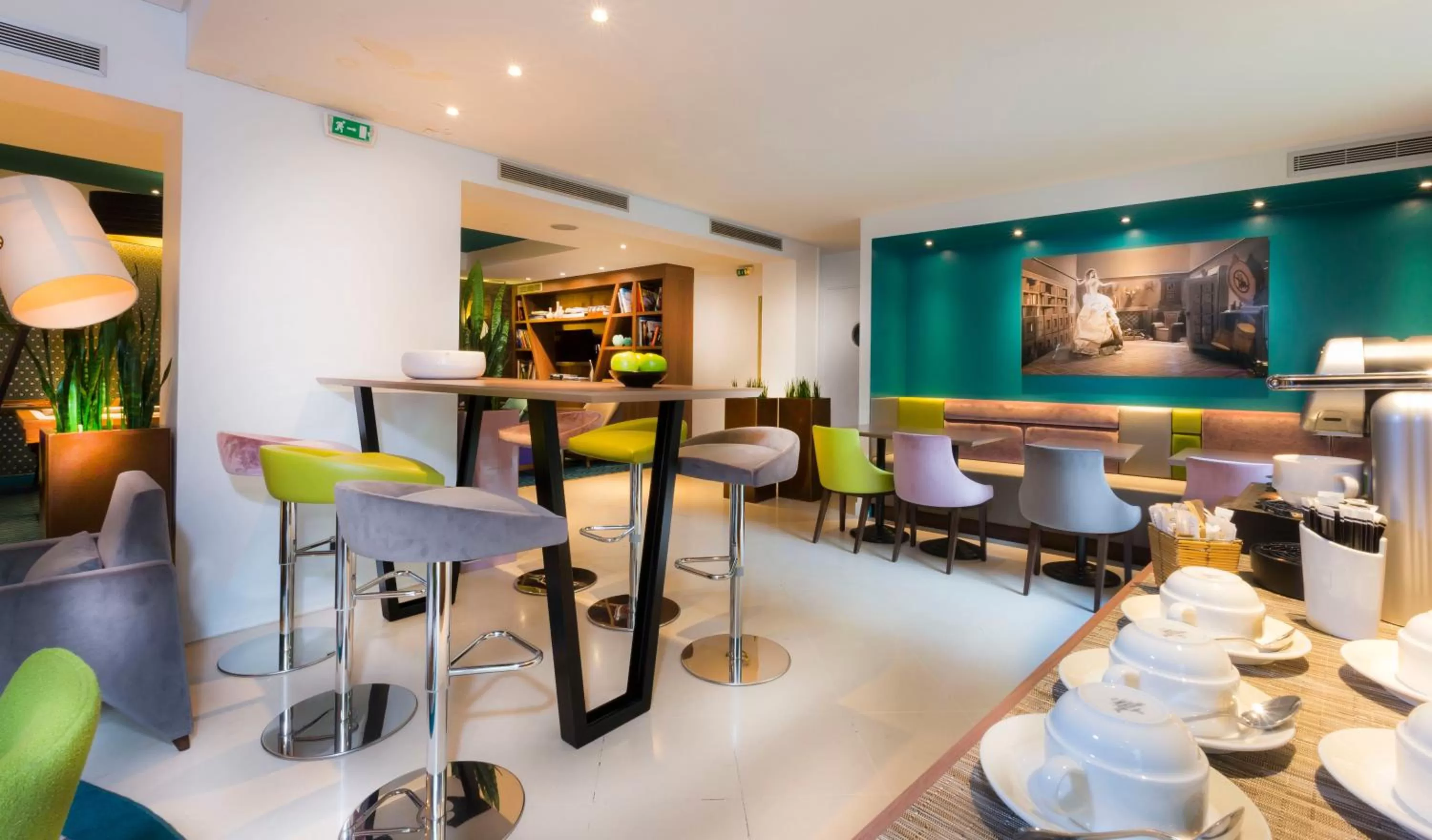 Restaurant/places to eat in Hotel Acanthe - Boulogne Billancourt