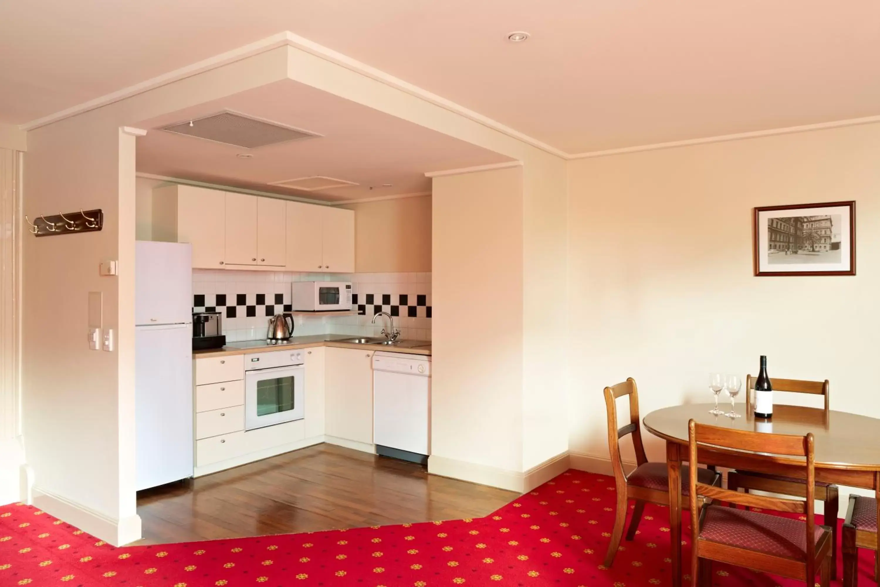Kitchen or kitchenette, Kitchen/Kitchenette in Grand Hotel Melbourne