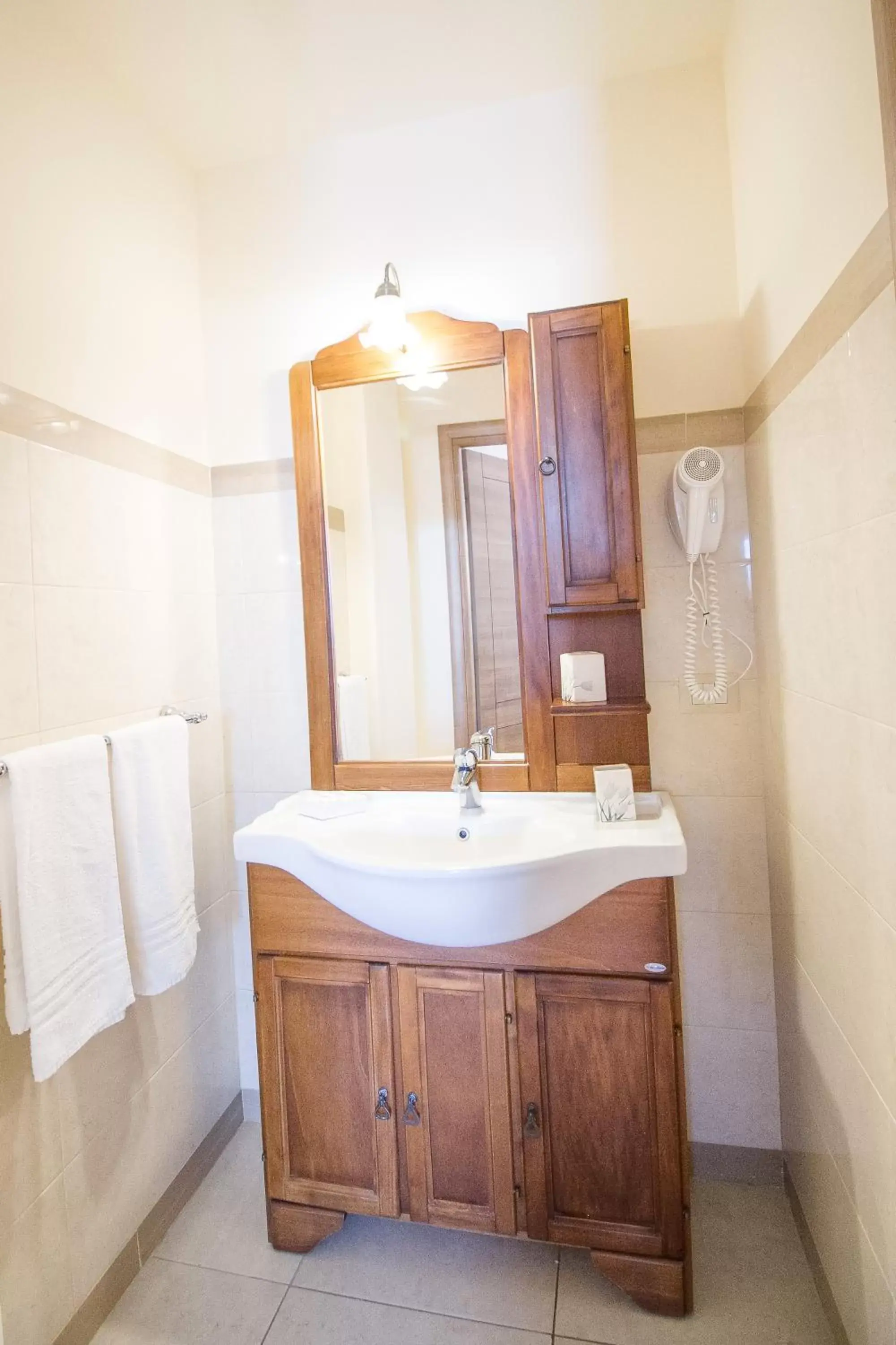 Bathroom in Etna Royal View