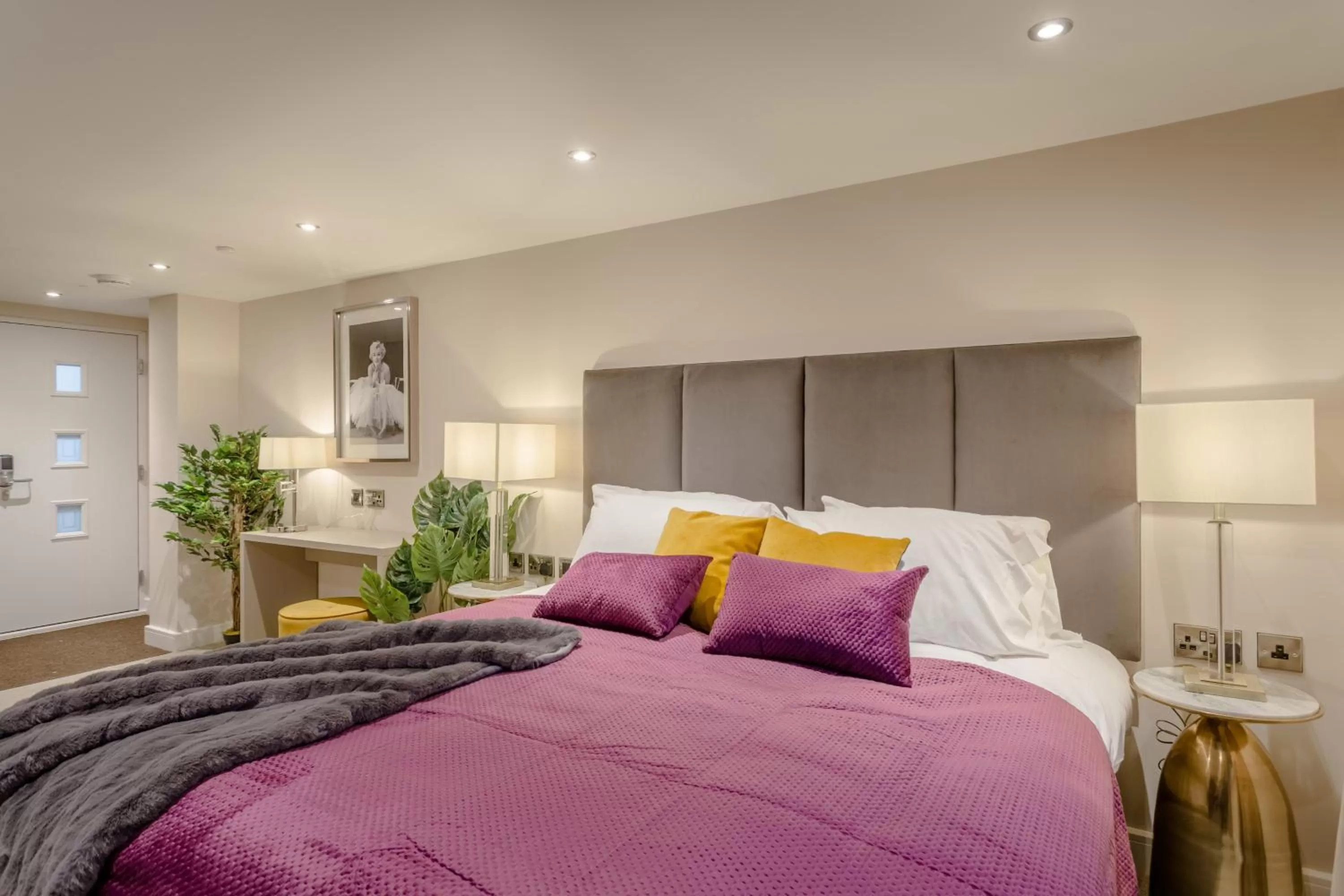 Bedroom, Bed in Heritage Mews Nottingham