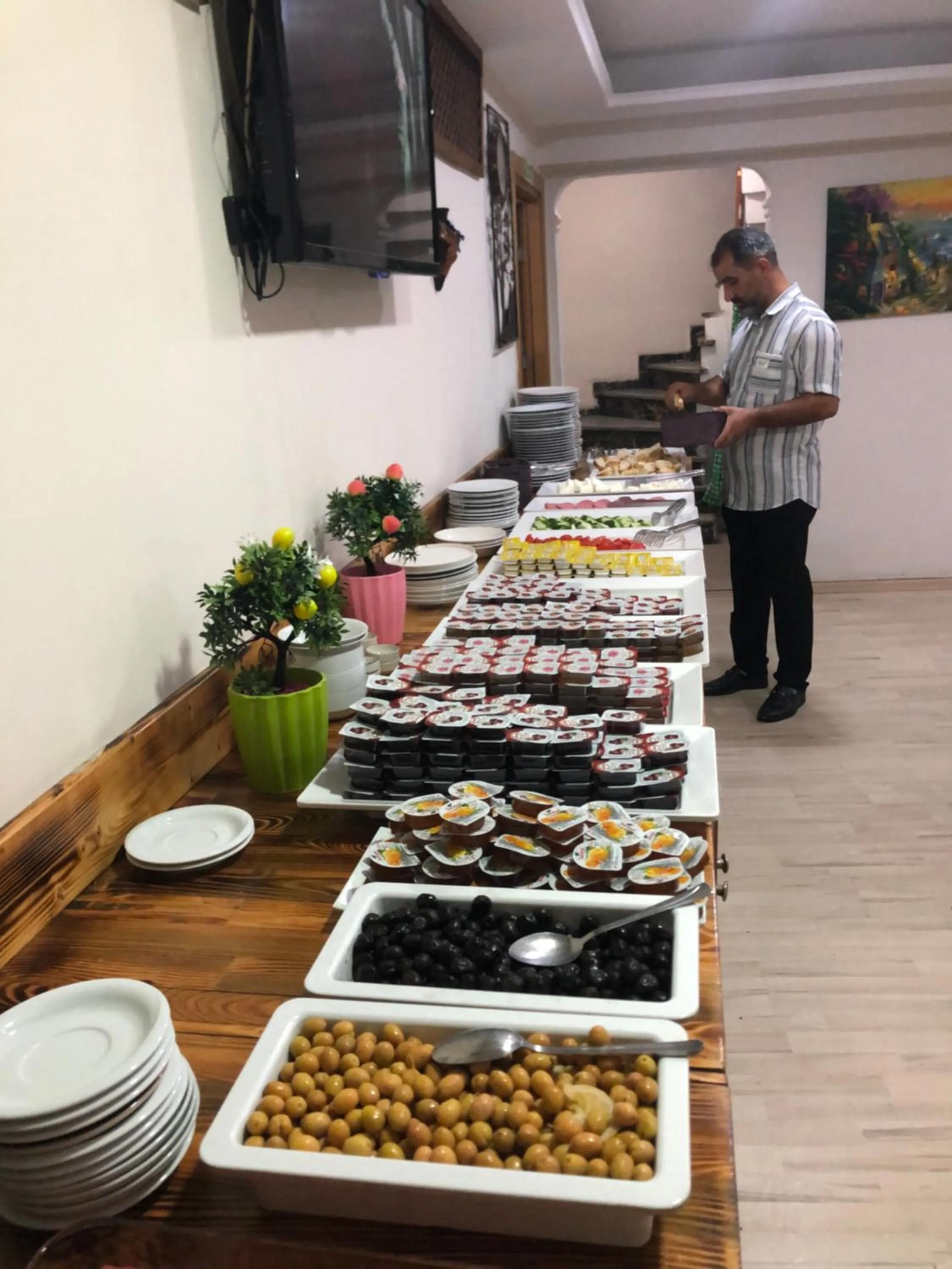 Food and drinks in Reydel Hotel