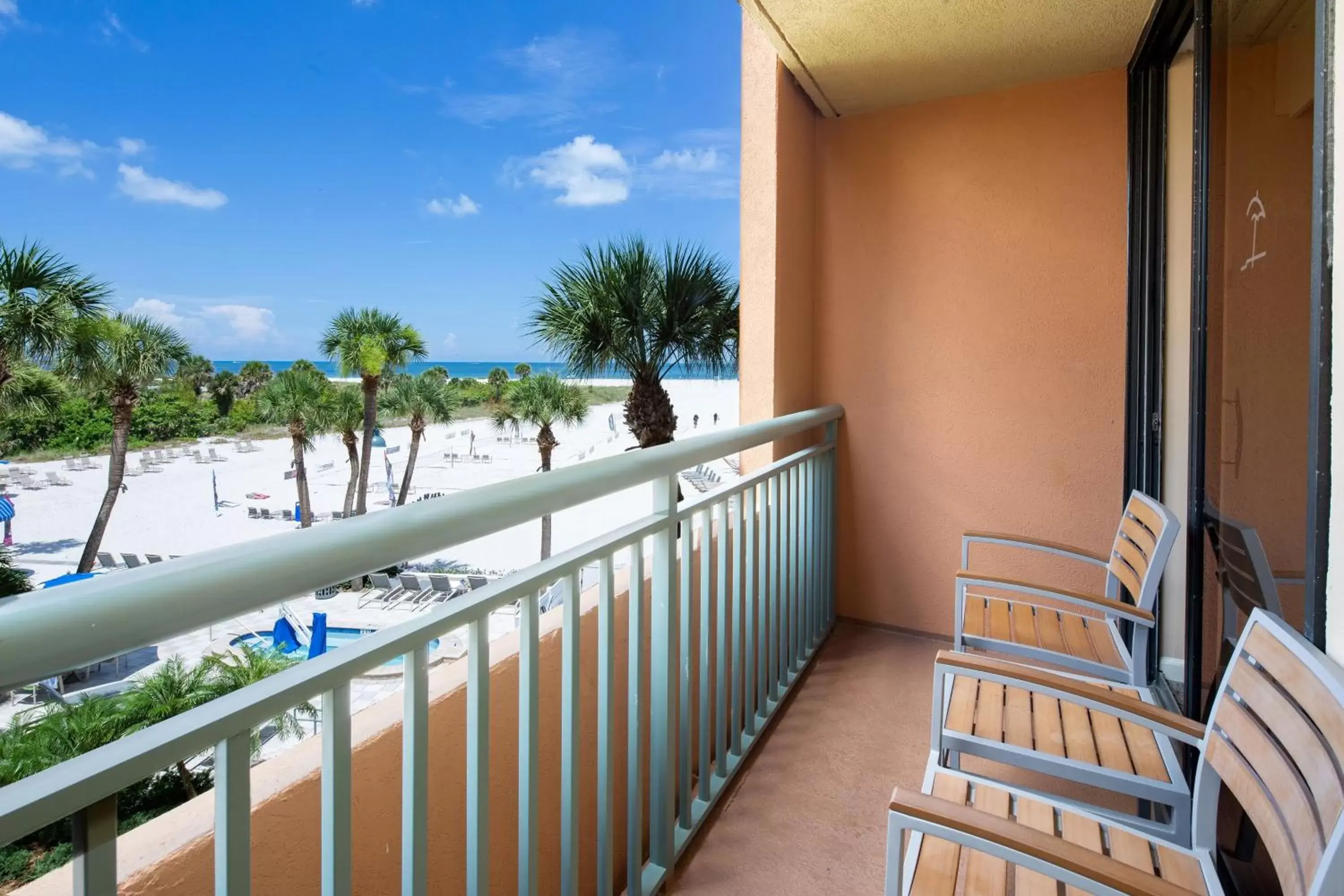 Photo of the whole room, Balcony/Terrace in Sheraton Sand Key Resort