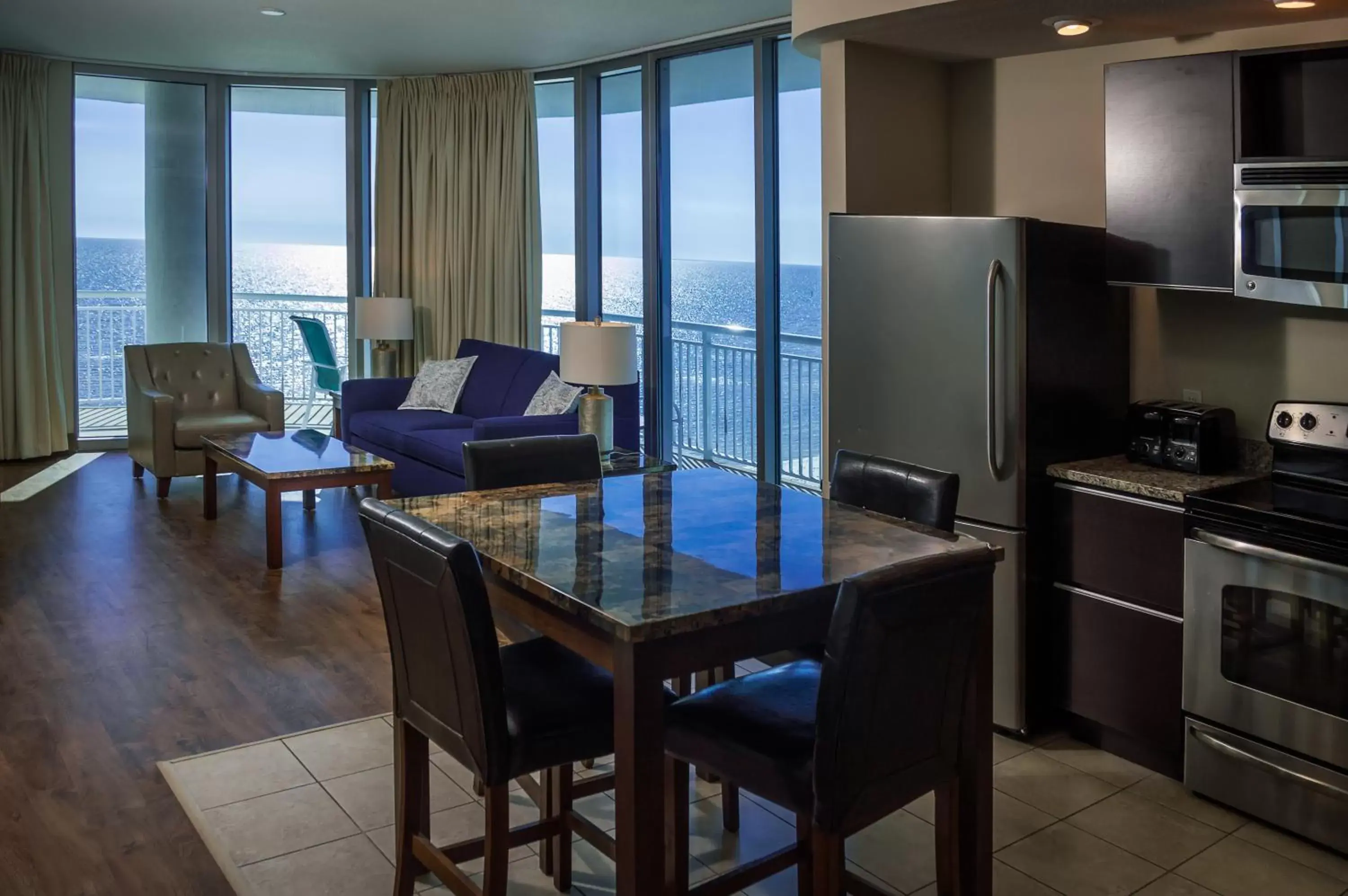 Dining Area in South Beach Biloxi Hotel & Suites