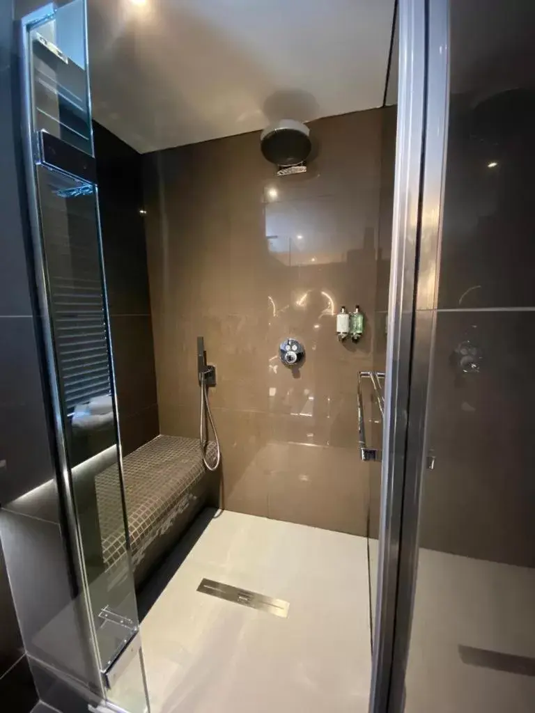 Shower, Bathroom in The Bold Hotel; BW Signature Collection