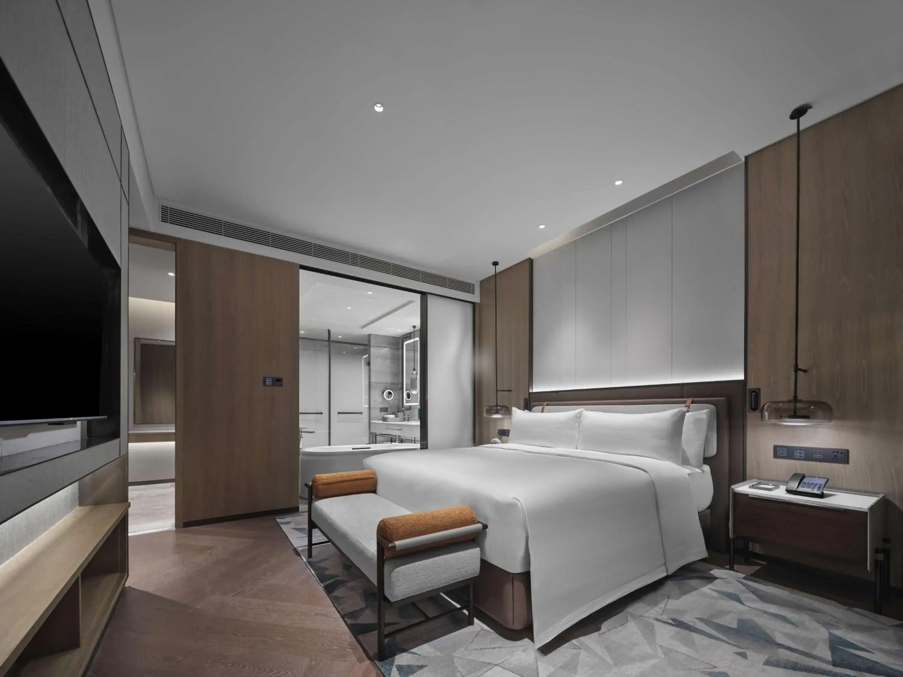 Bed in DoubleTree By Hilton Rugao