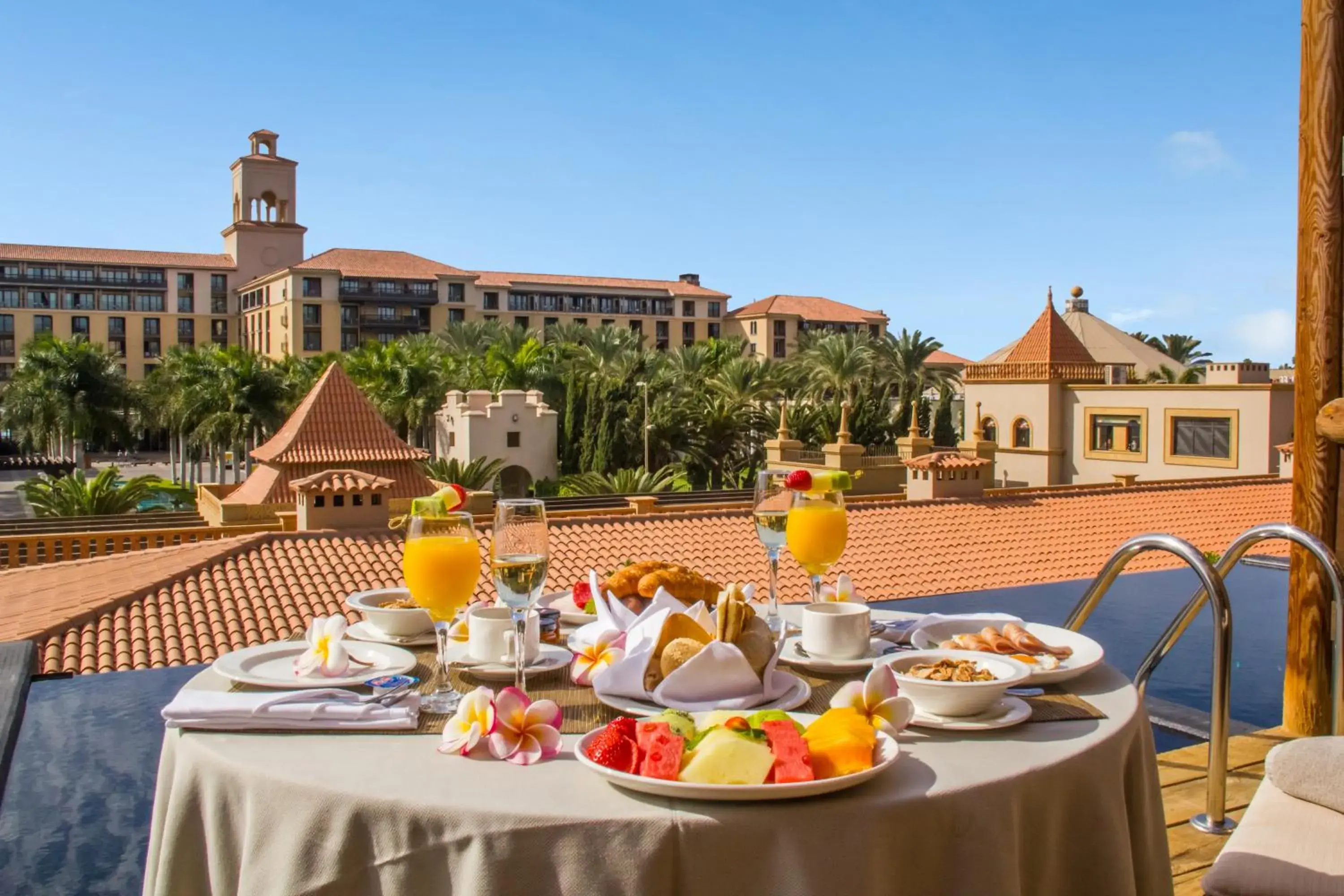 Breakfast in Lopesan Baobab Resort