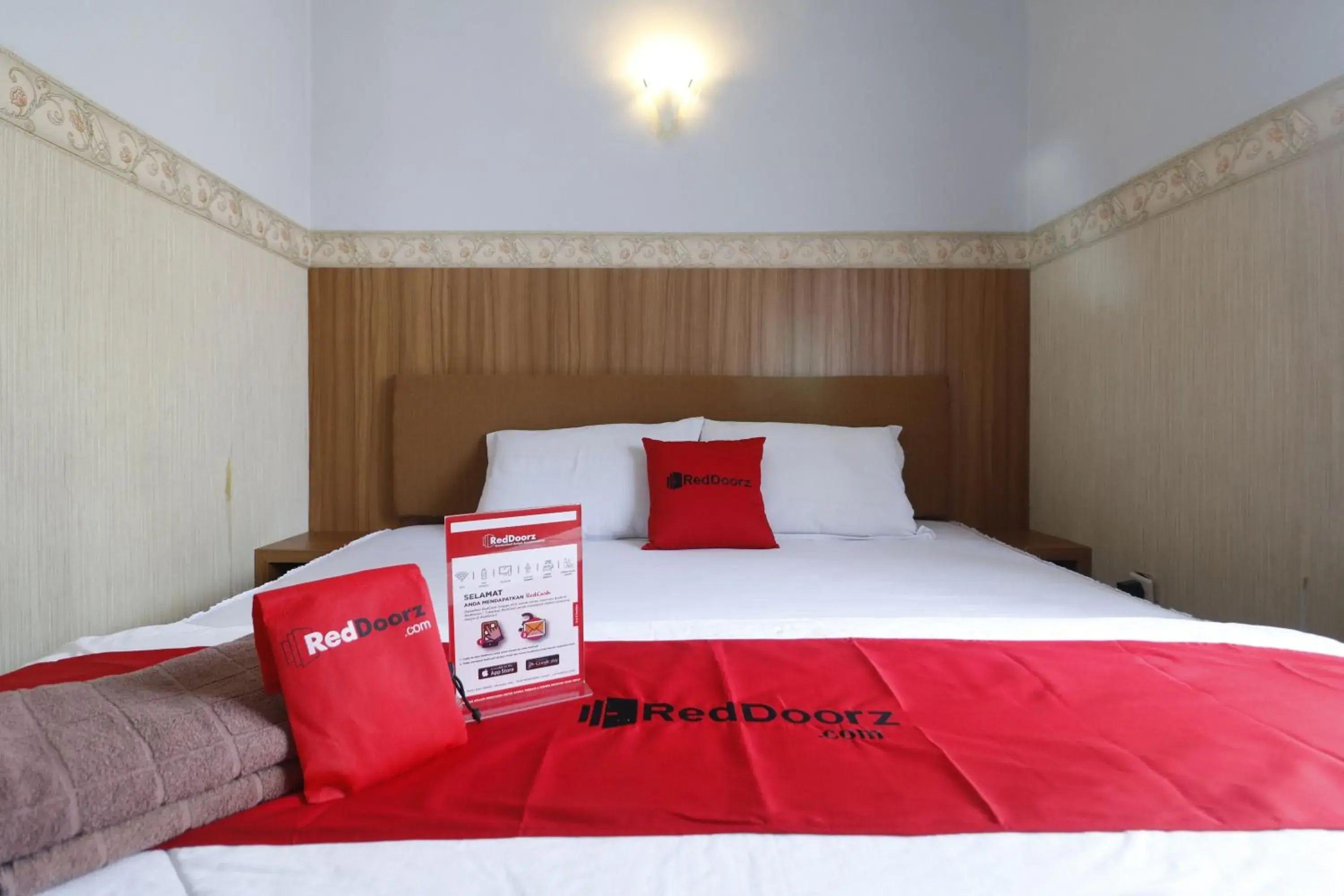 Bedroom, Bed in RedDoorz Plus near Undip Tembalang Bedroom, Bed in RedDoorz Plus near Undip Tembalang