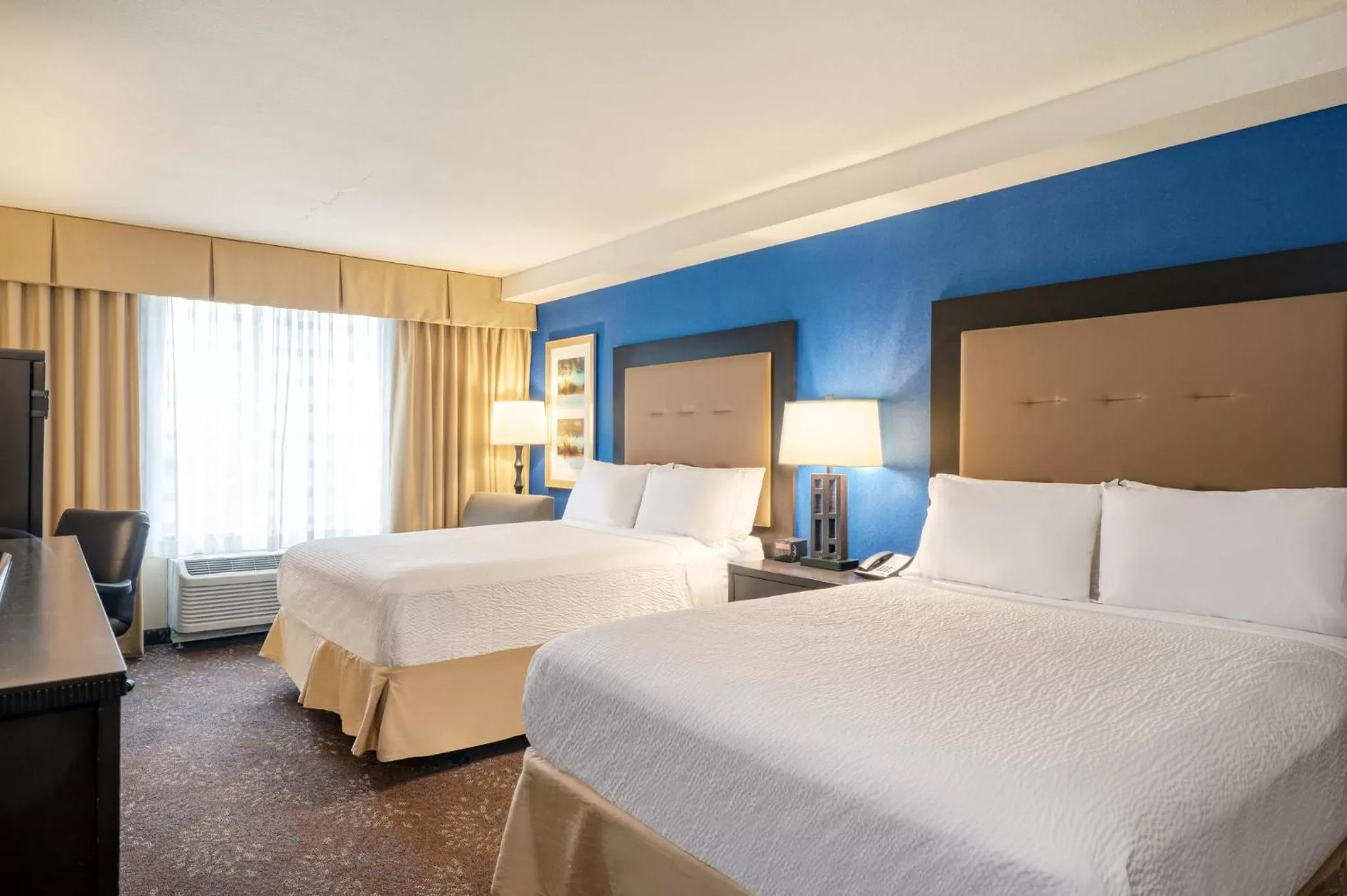 Photo of the whole room, Bed in Holiday Inn - Terre Haute by IHG