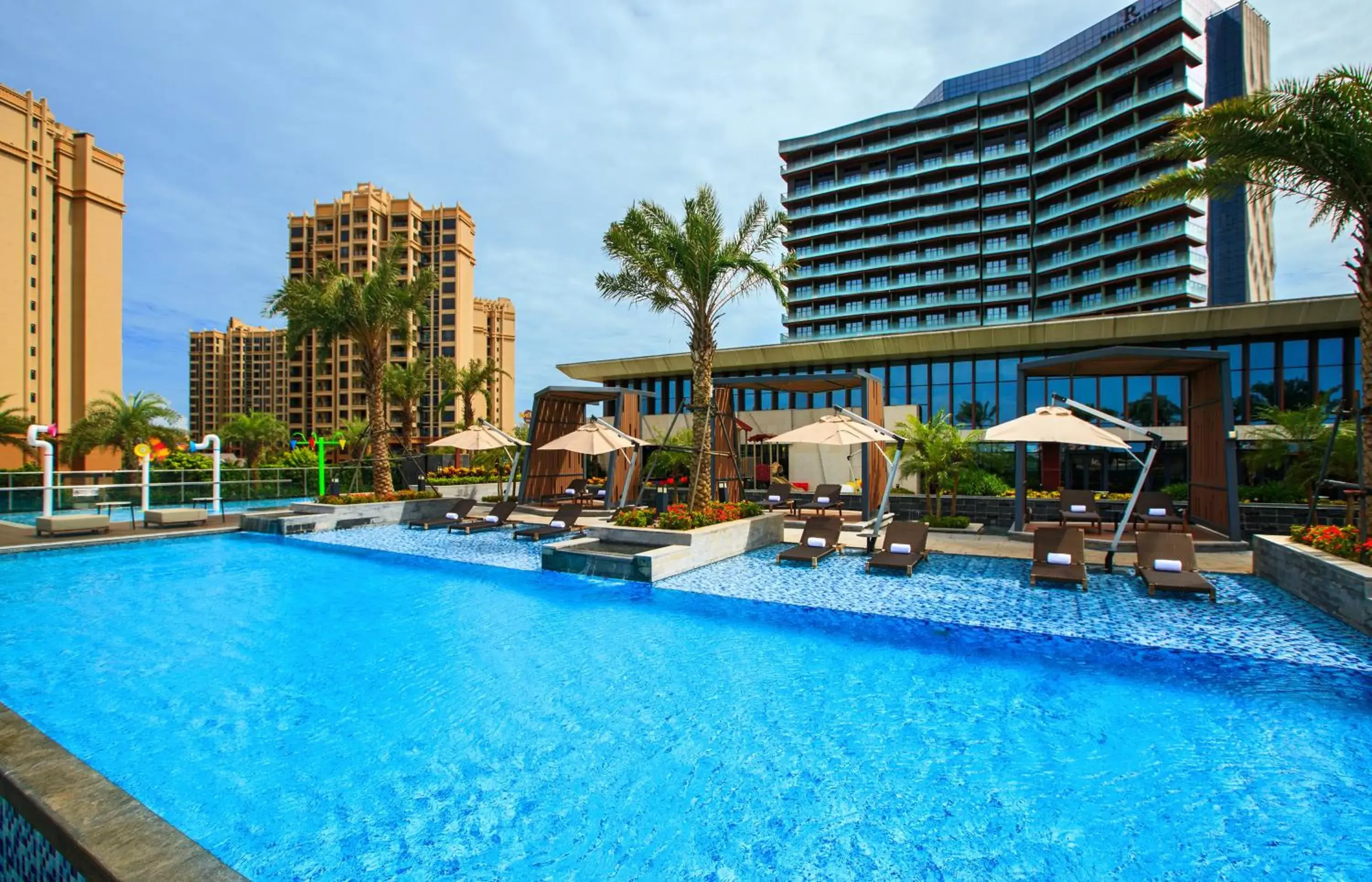 Property building, Swimming Pool in Renaissance Haikou Hotel