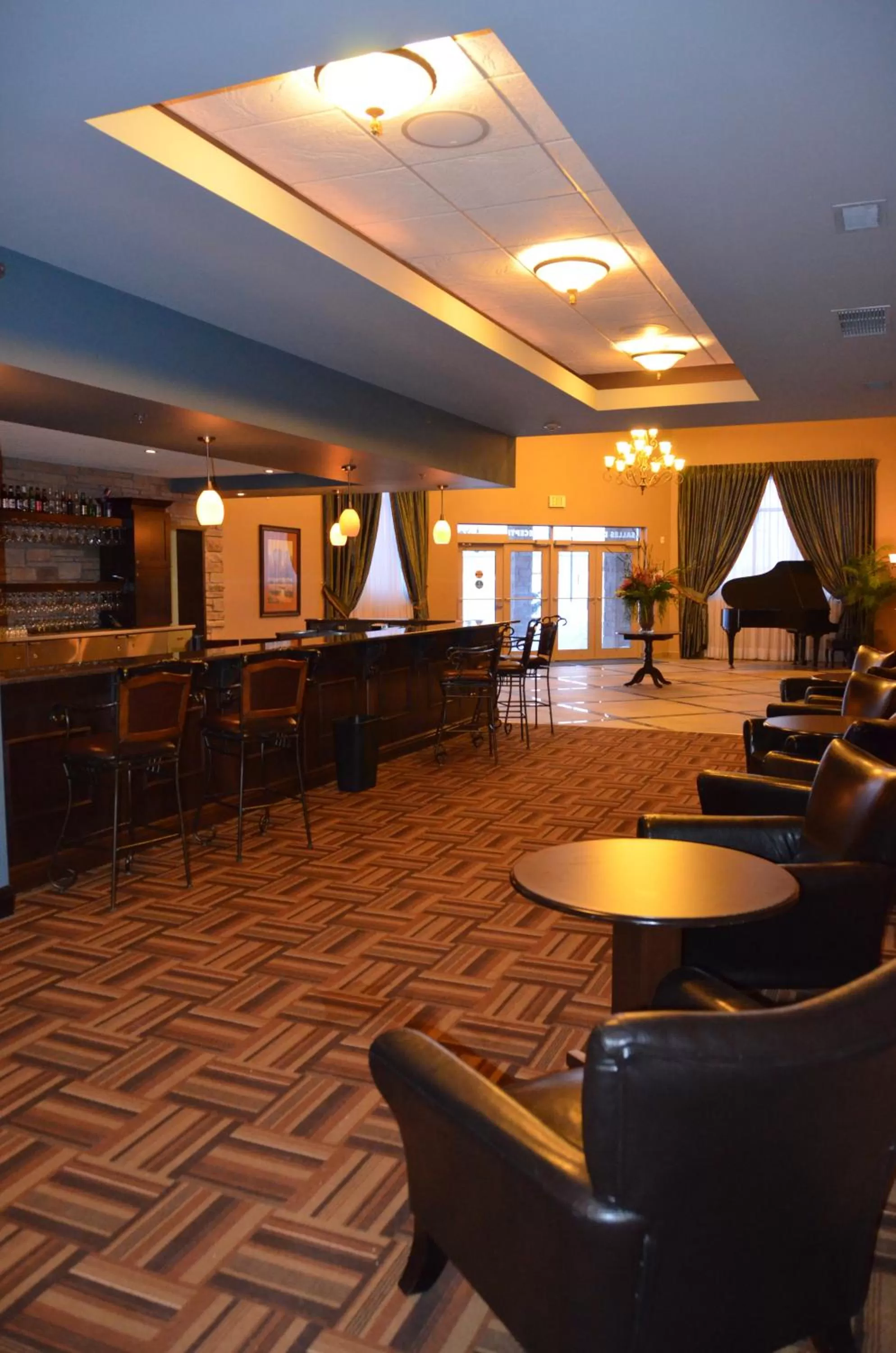 Lounge or bar in RiverRock Inn