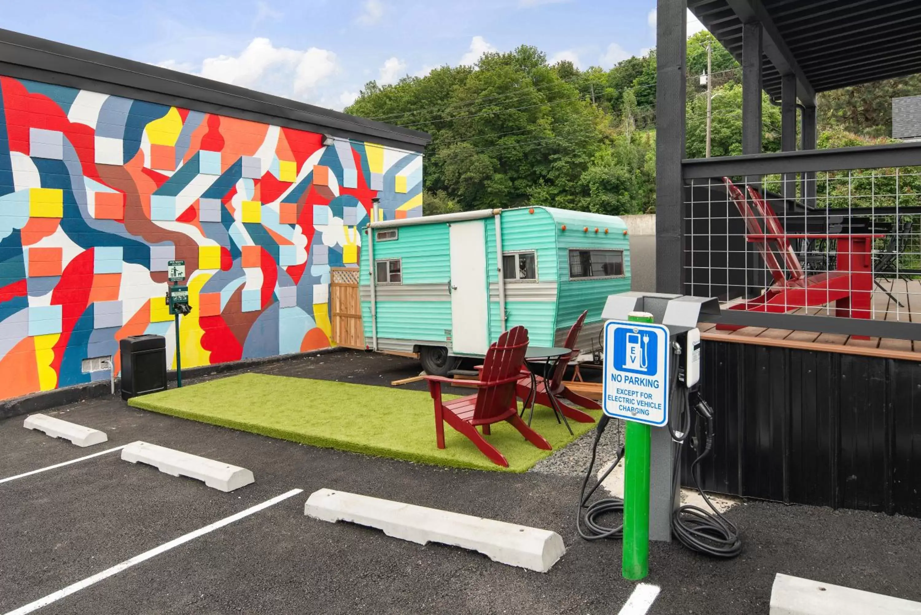 Patio, Children's Play Area in Hotel McCoy Pullman