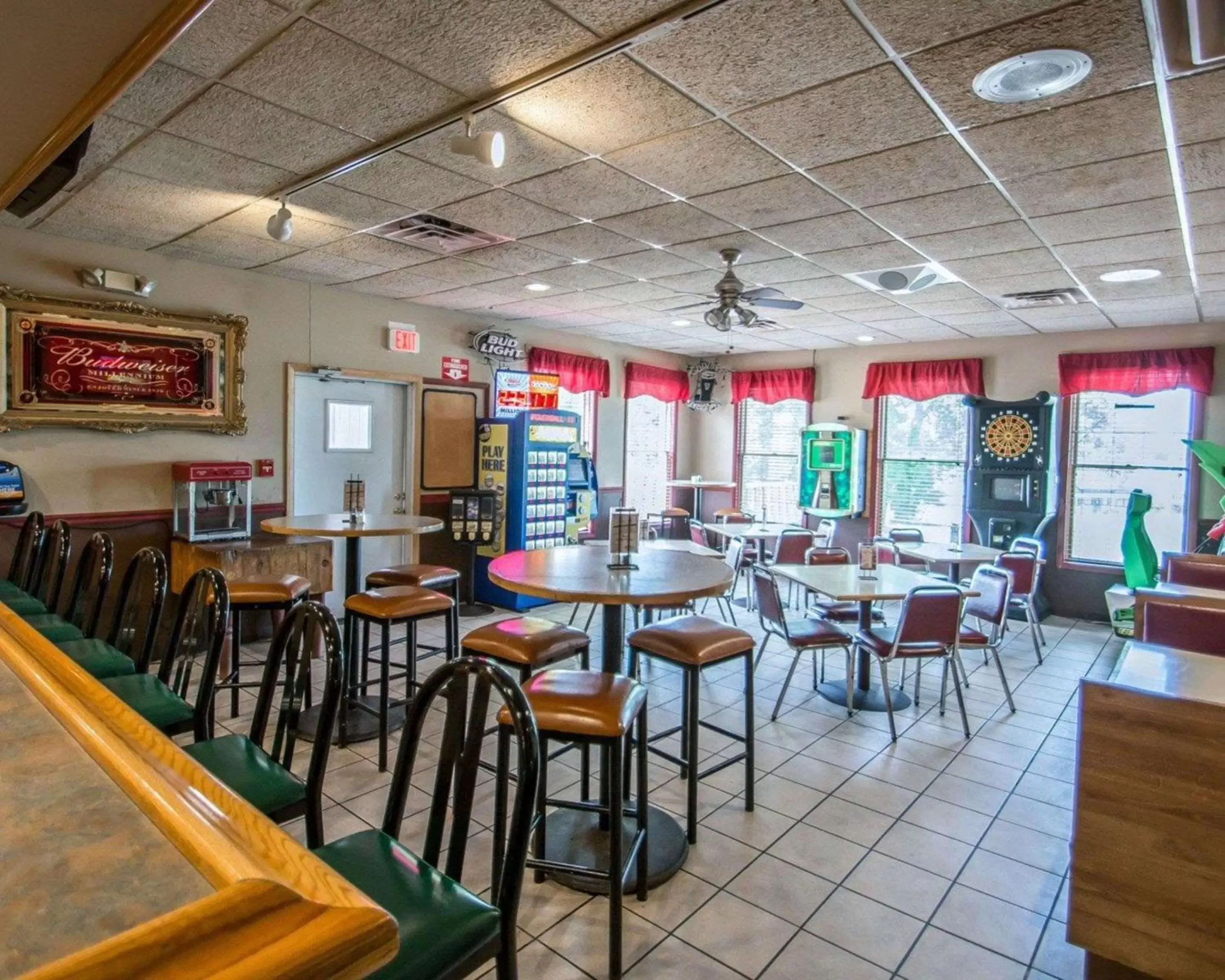 Lounge or bar, Restaurant/Places to Eat in Rodeway Inn Lakeville