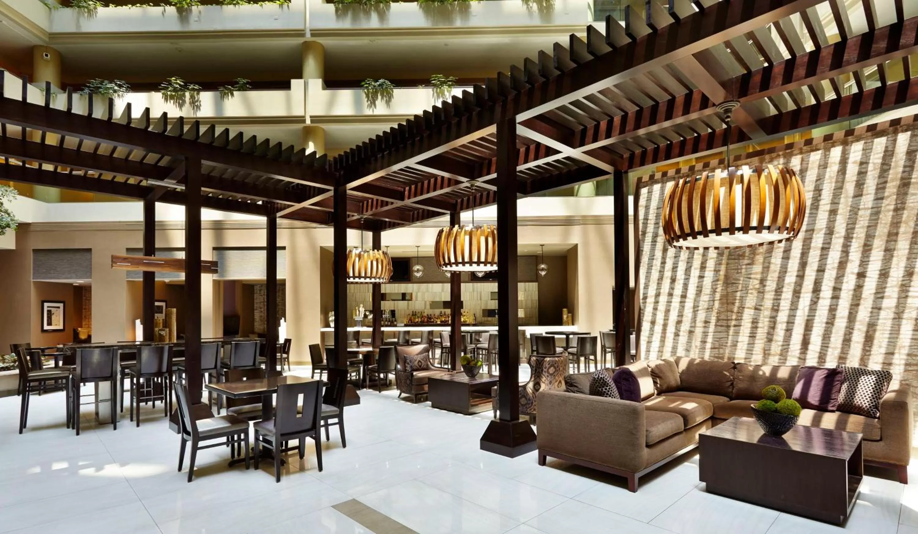 Lobby or reception in Embassy Suites by Hilton Crystal City National Airport