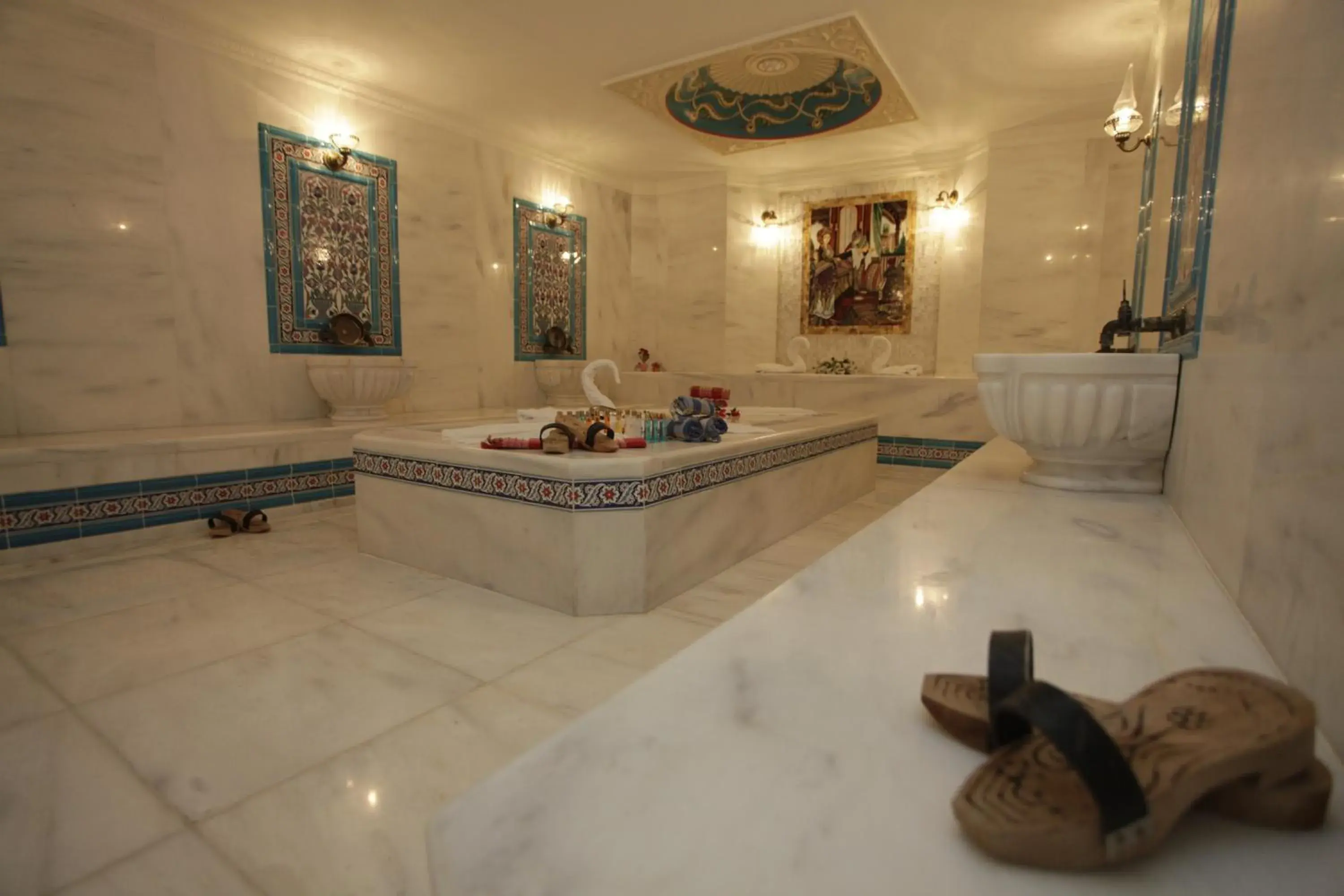 Hot Tub, Bathroom in Marmaray Hotel