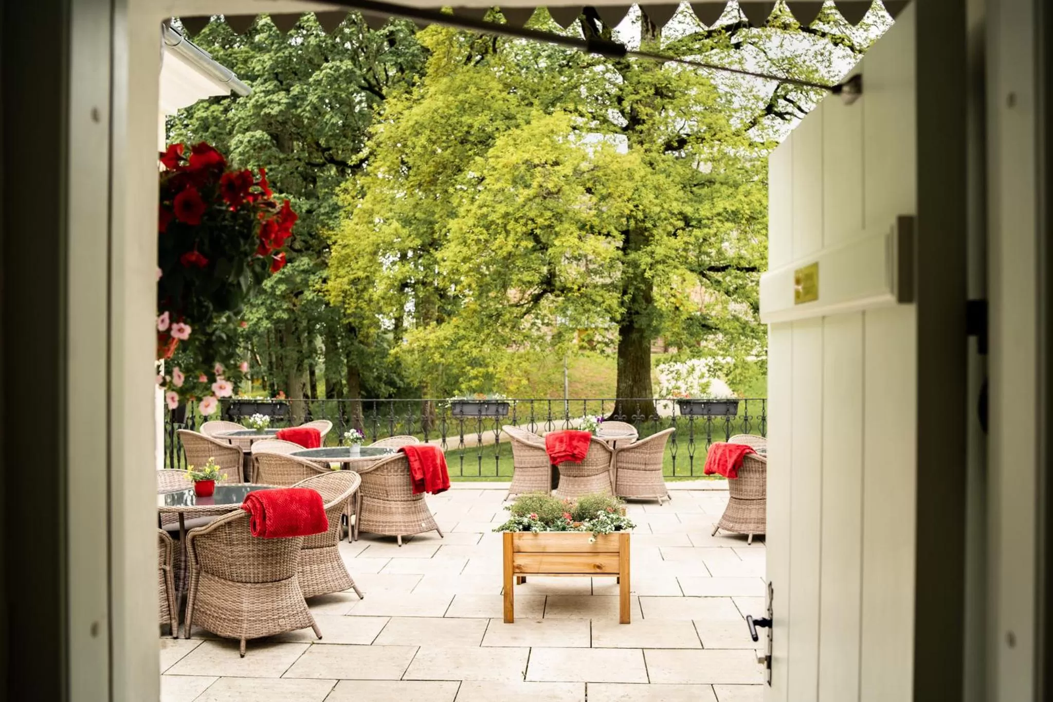 Restaurant/places to eat in Padise Manor