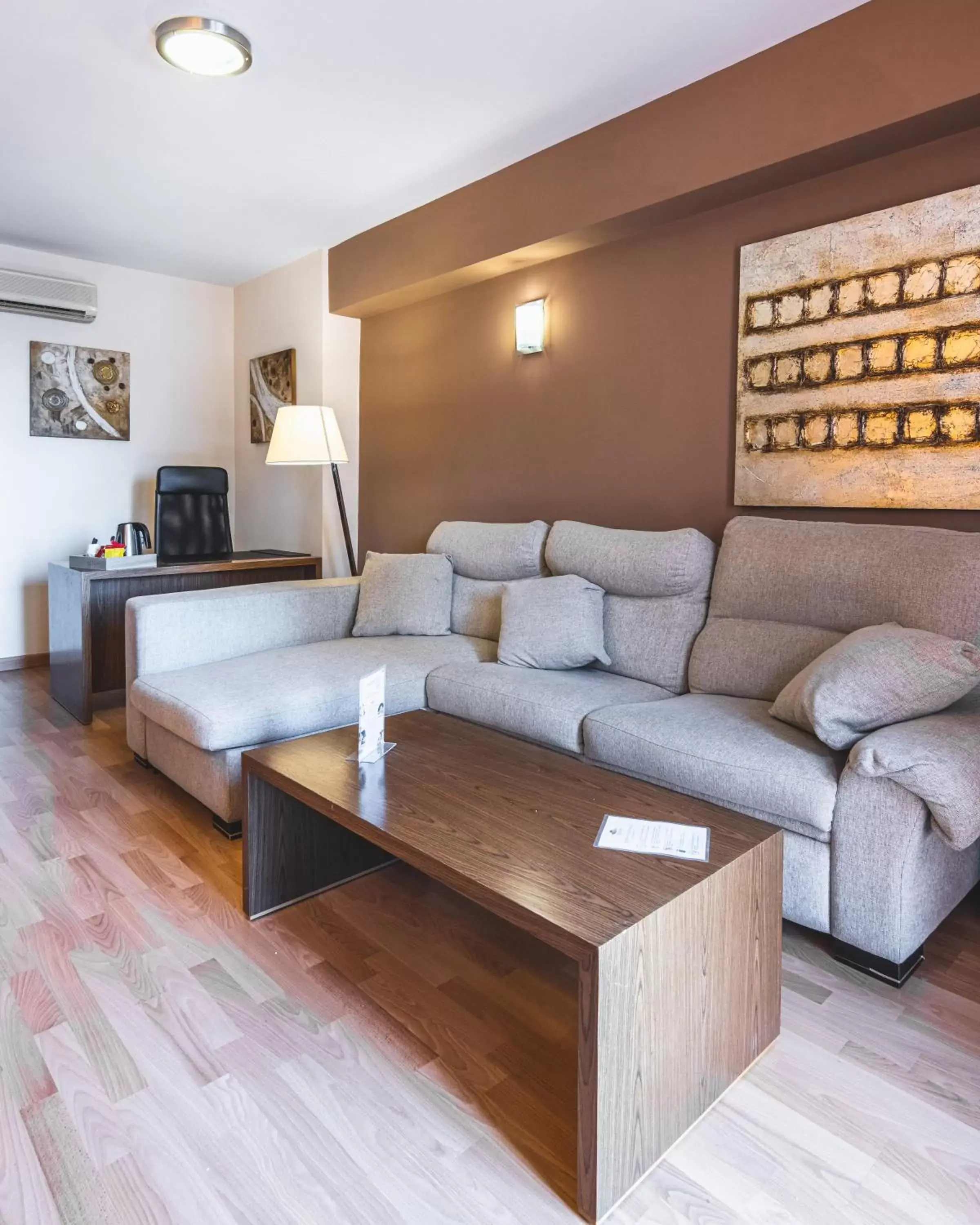 Living room, Seating Area in Hotel Adonis Plaza