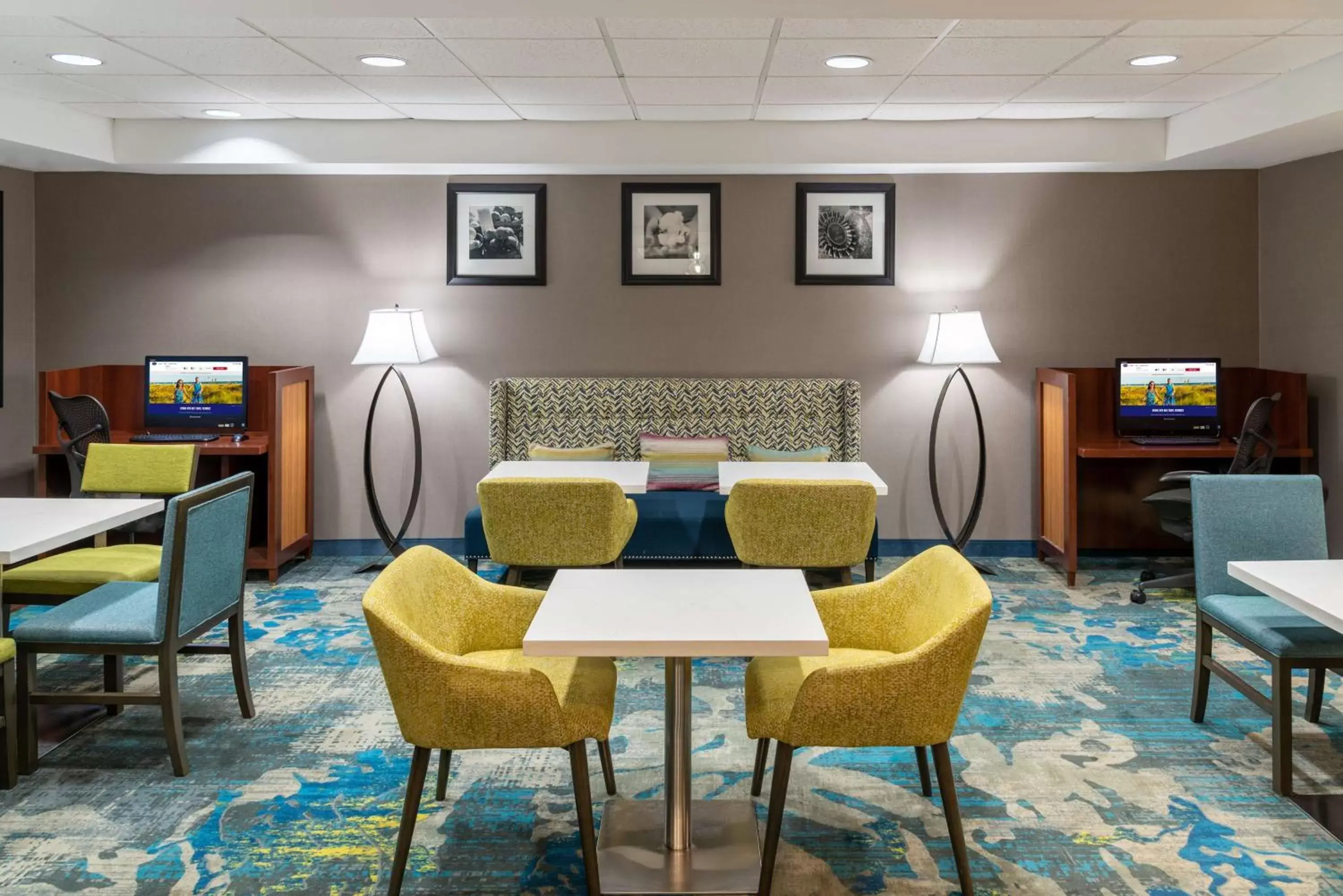 Lobby or reception in Hampton Inn Kansas City-Lee's Summit