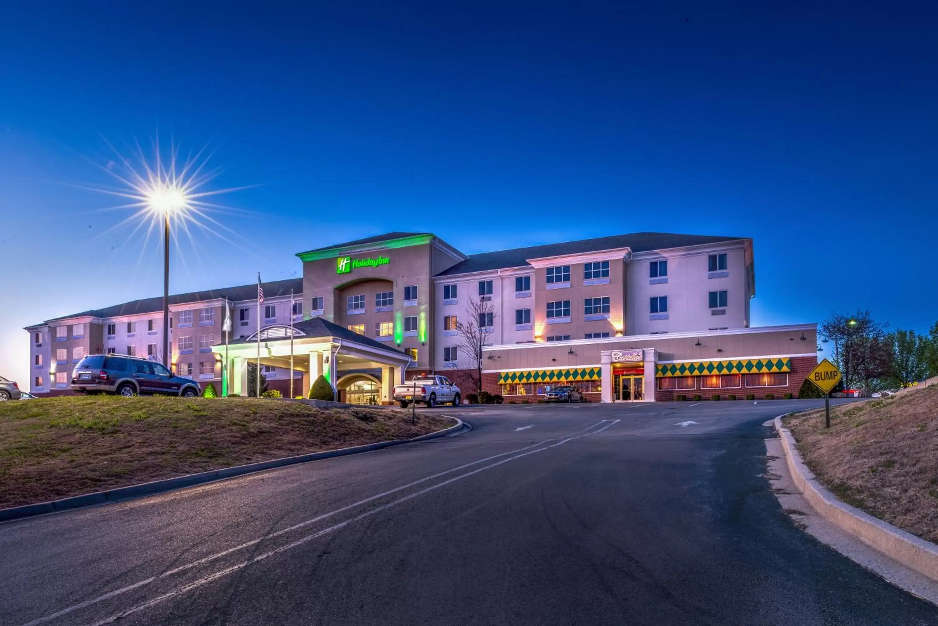 Property Building in Holiday Inn Poplar Bluff, an IHG Hotel