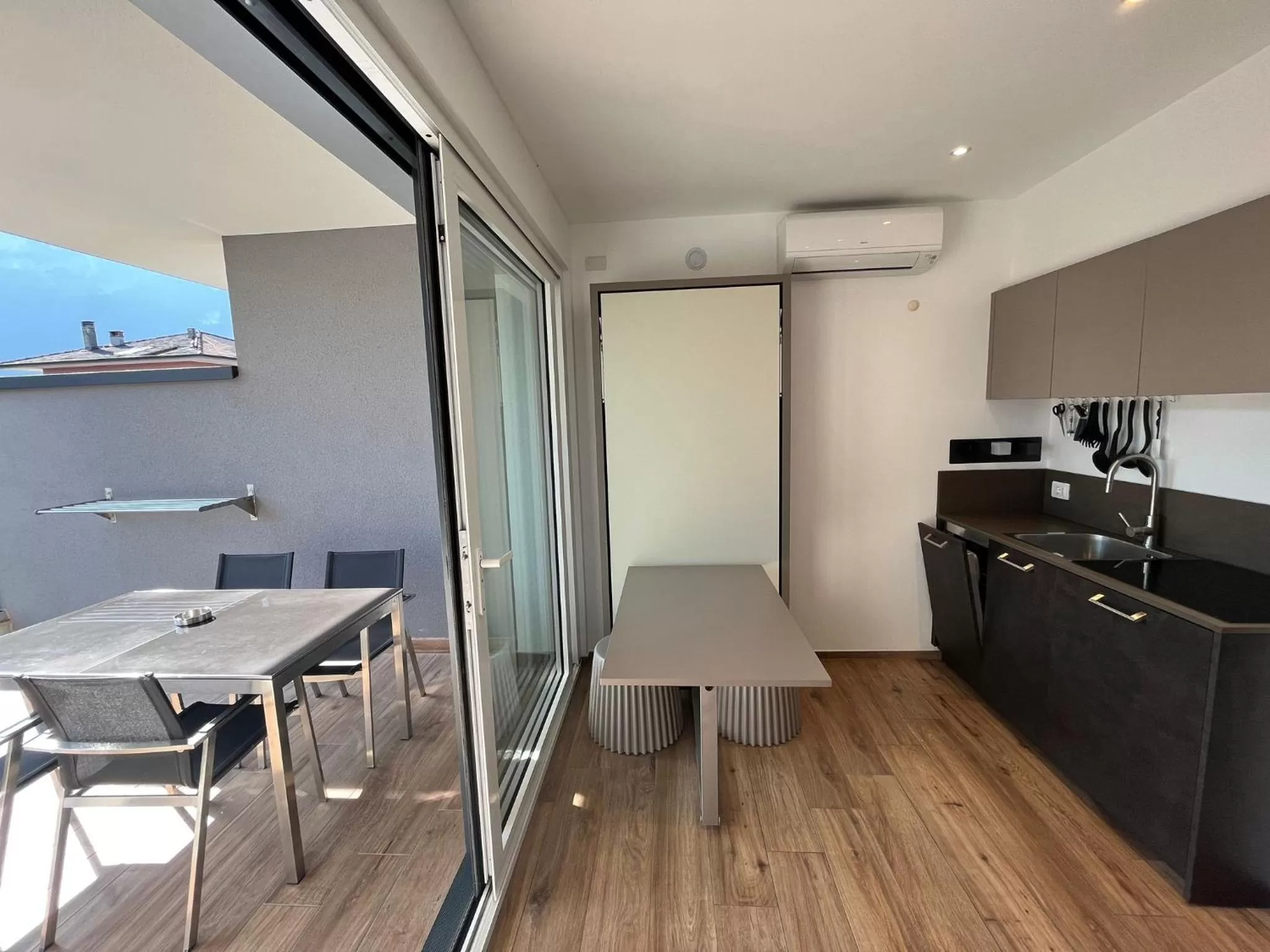 Living room in Riva Lake Lodge