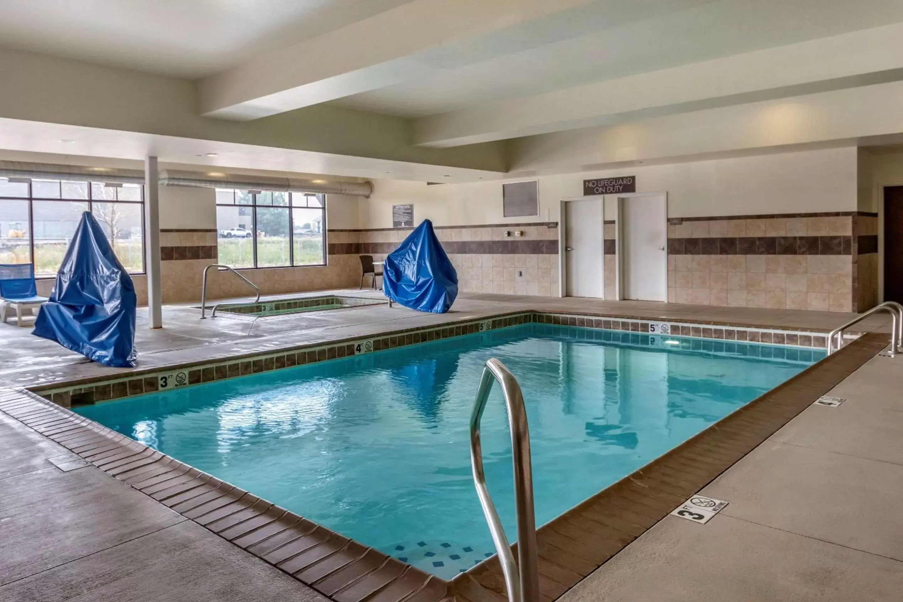 Activities, Swimming Pool in Comfort Suites Airport-University