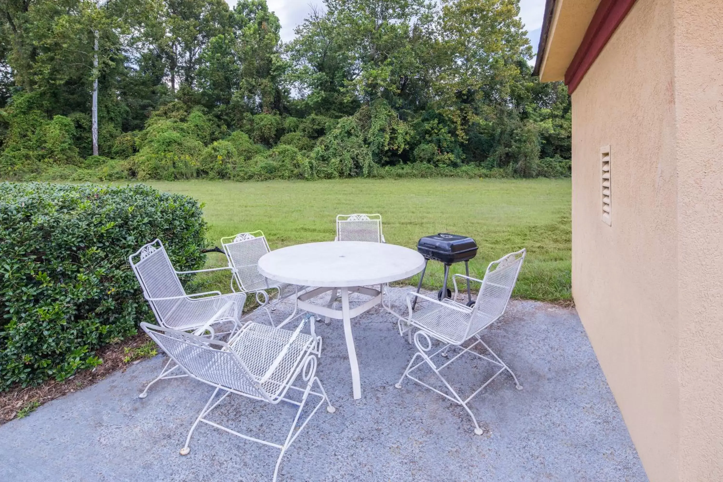 BBQ facilities in Howard Johnson by Wyndham Vicksburg