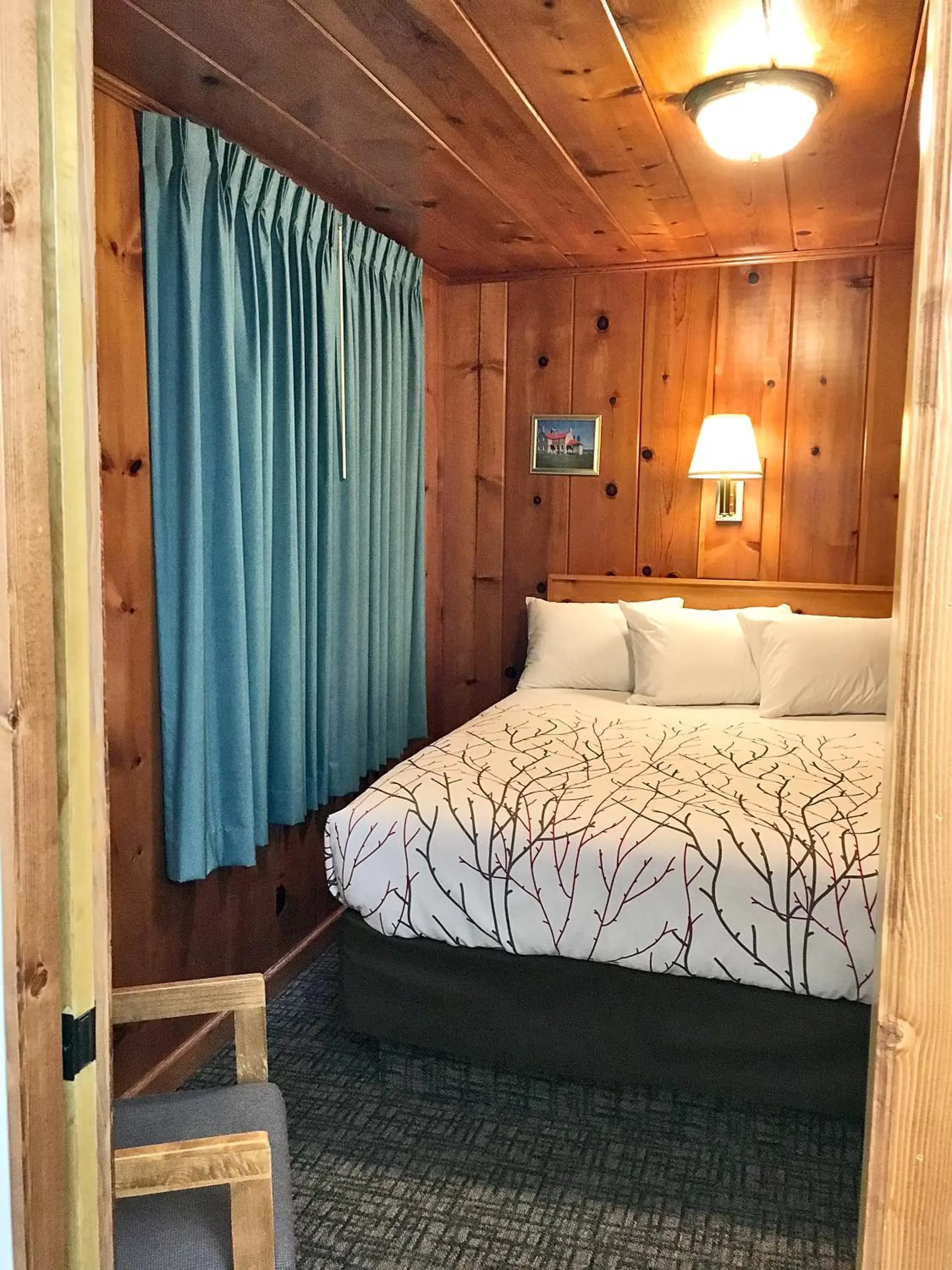 Bed in Park Motel and Cabins