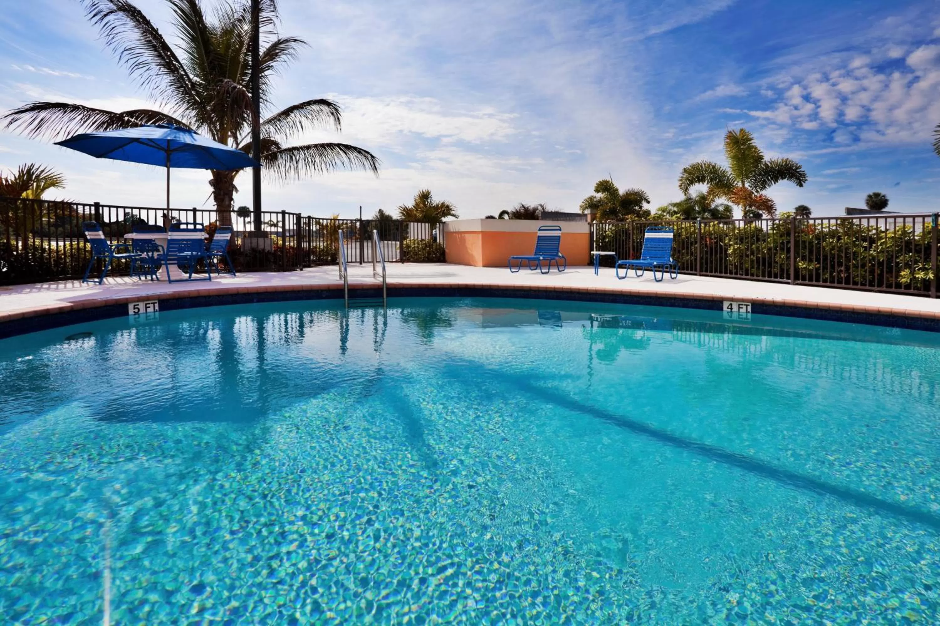 Swimming pool in Holiday Inn Express Lake Okeechobee by IHG