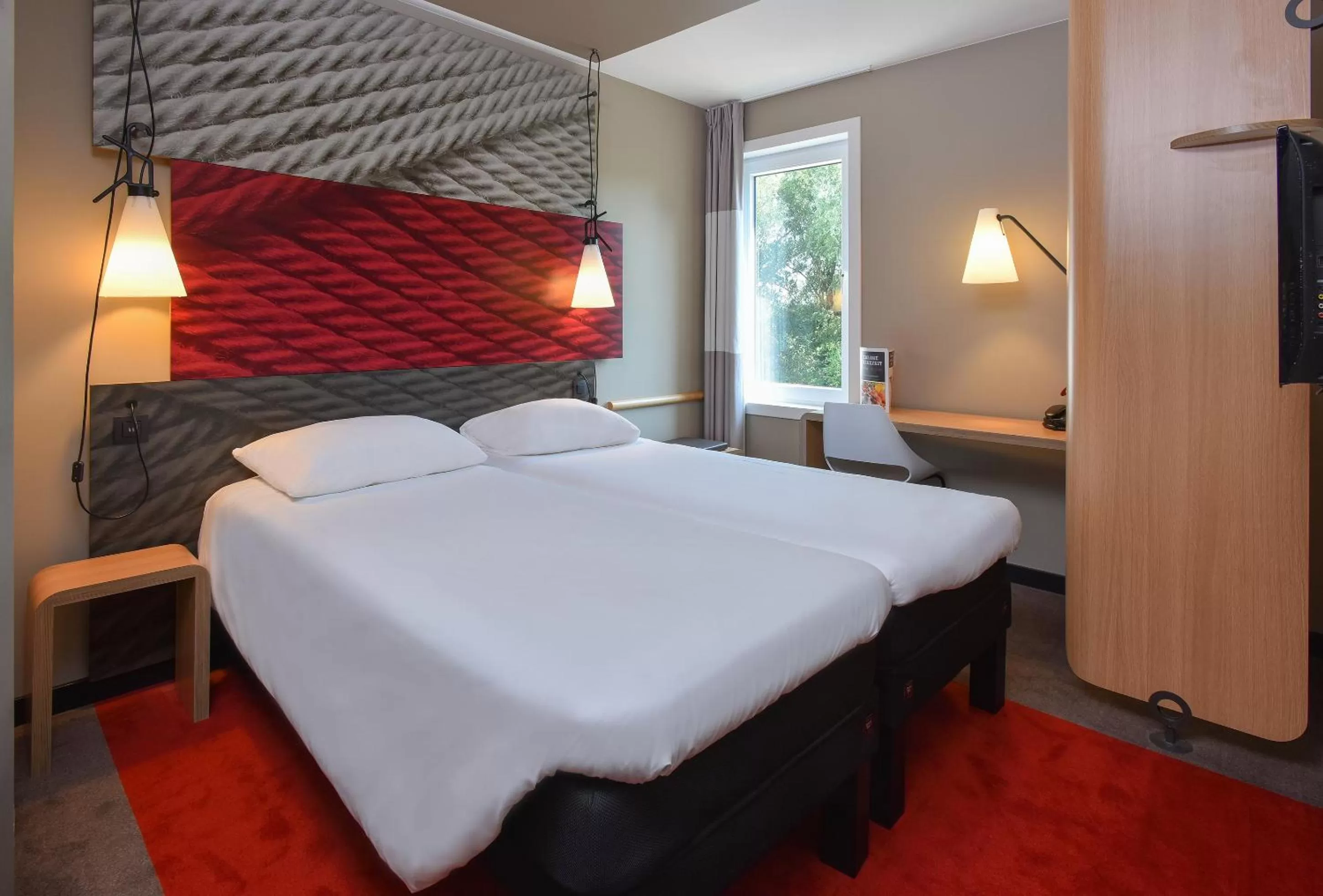 Shower, Bed in Ibis Brussels Erasmus