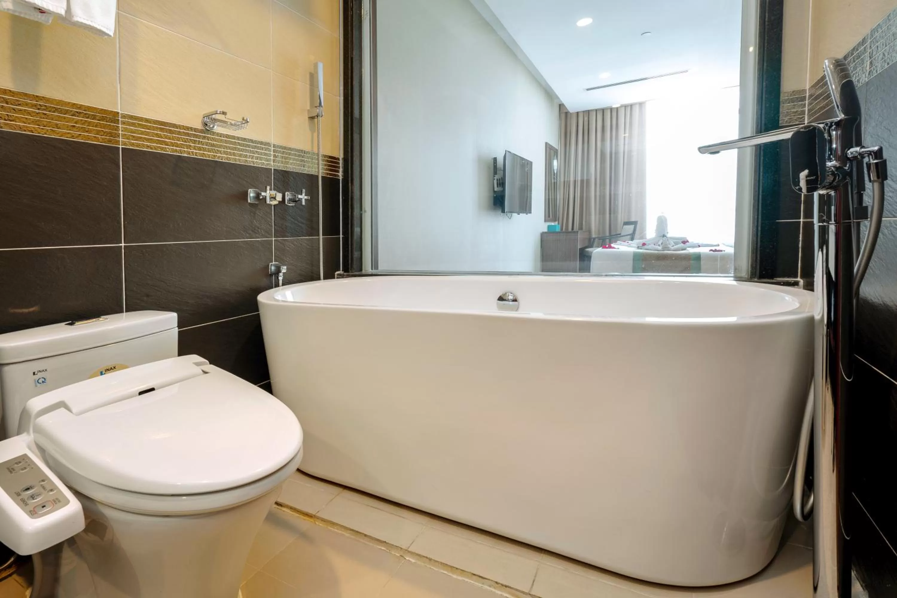 Toilet in Becamex Hotel New City