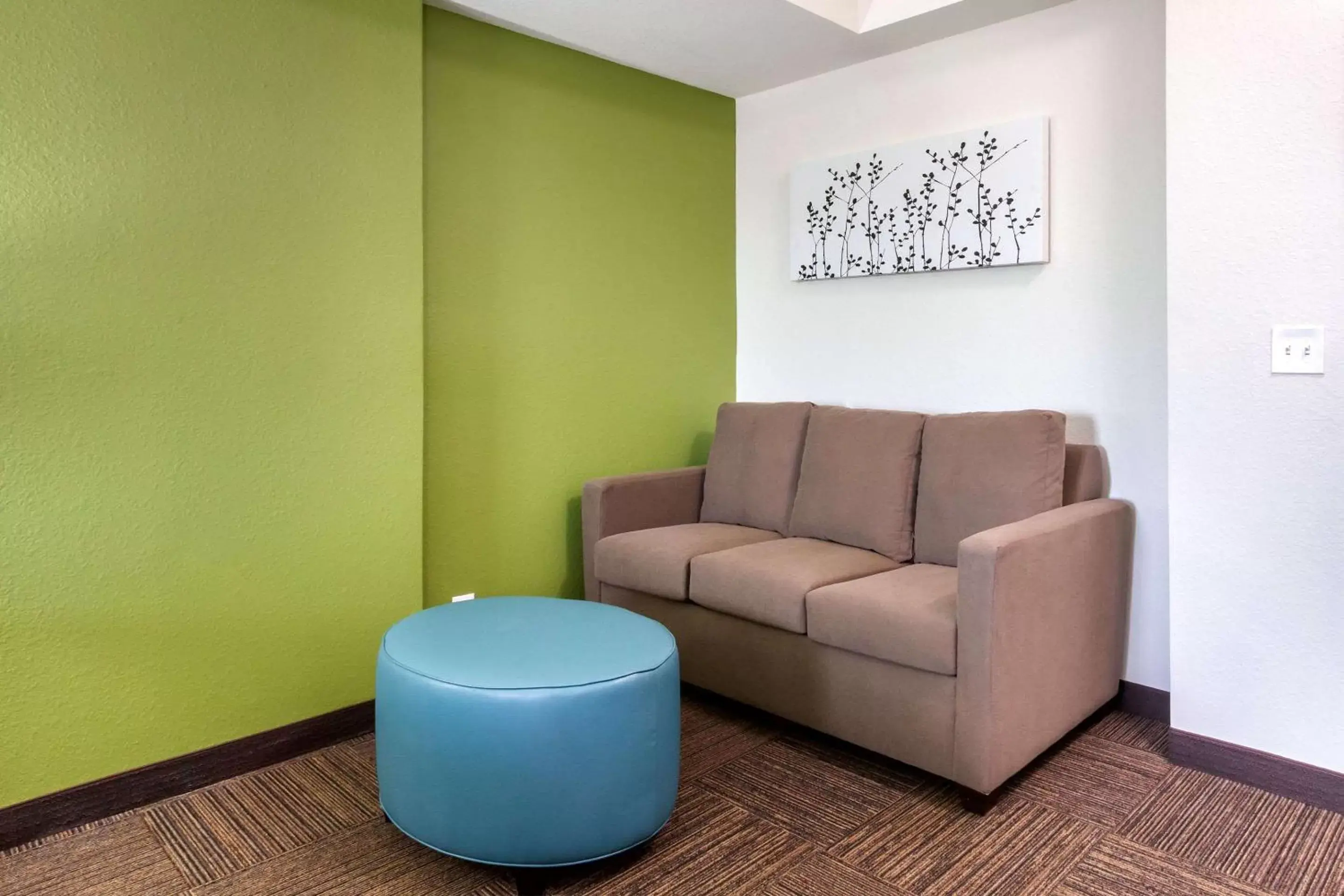 Photo of the whole room, Seating Area in Sleep Inn & Suites Tampa South