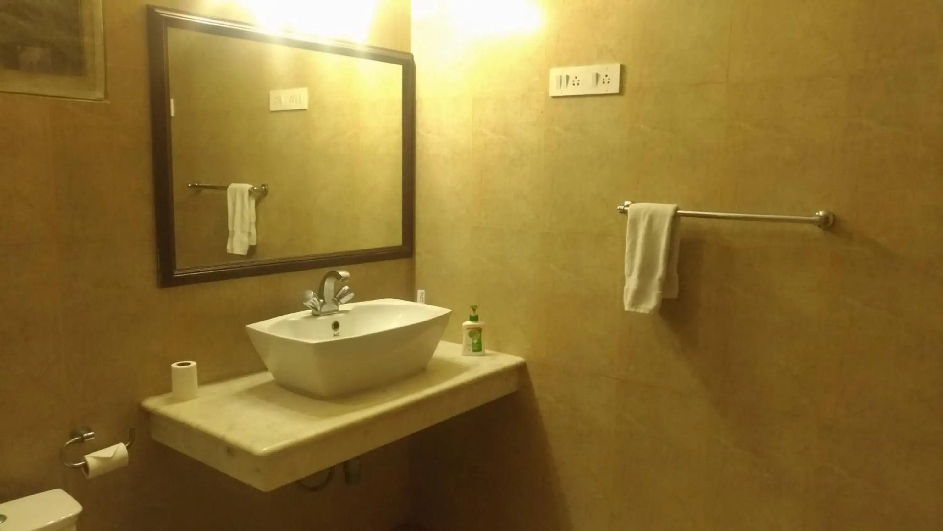 Bathroom in Hanu Reddy Residences Poes Garden