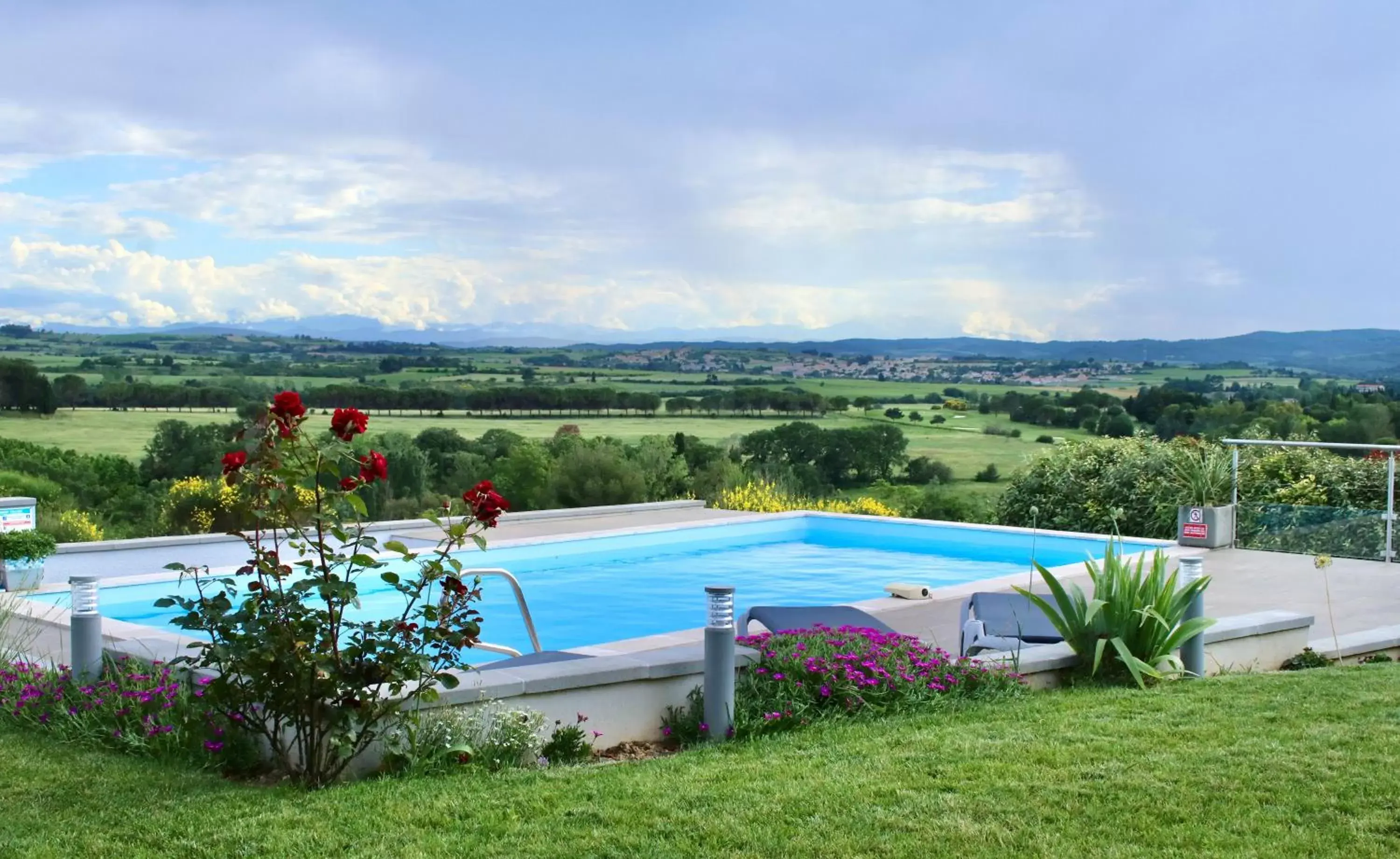 Garden, Swimming Pool in B&B-Les Balcons de Maragon