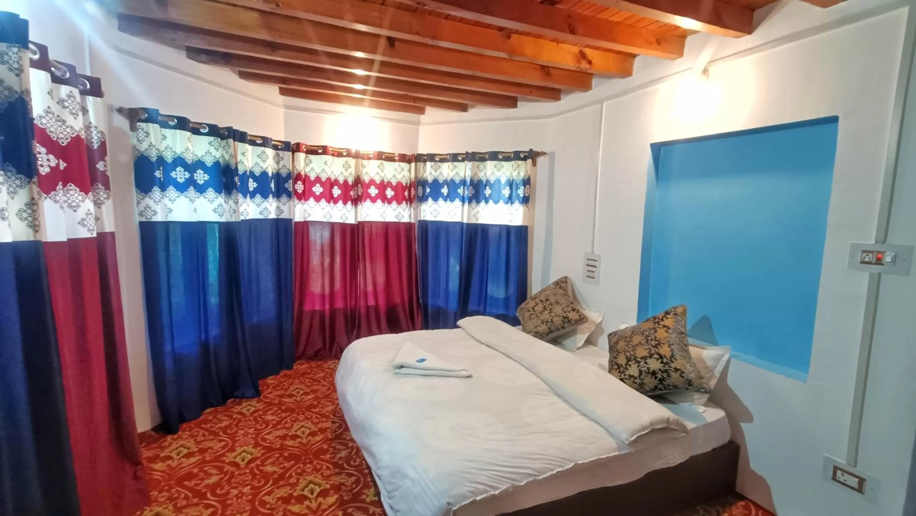 Photo of the whole room, Bed in Kolahoi Heights Guest House