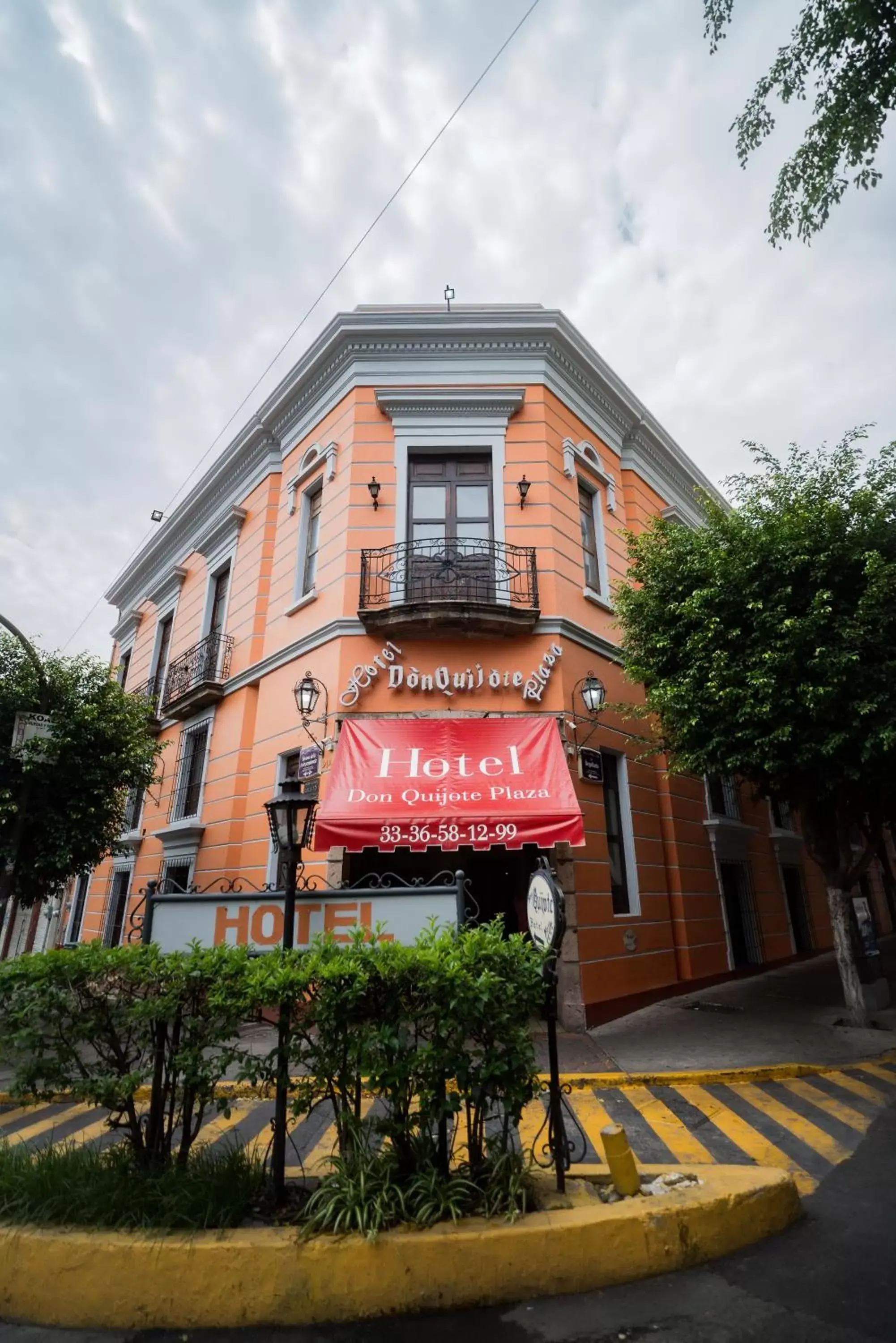 Property Building in Hotel Don Quijote Plaza - Guadalajara Centro Historico