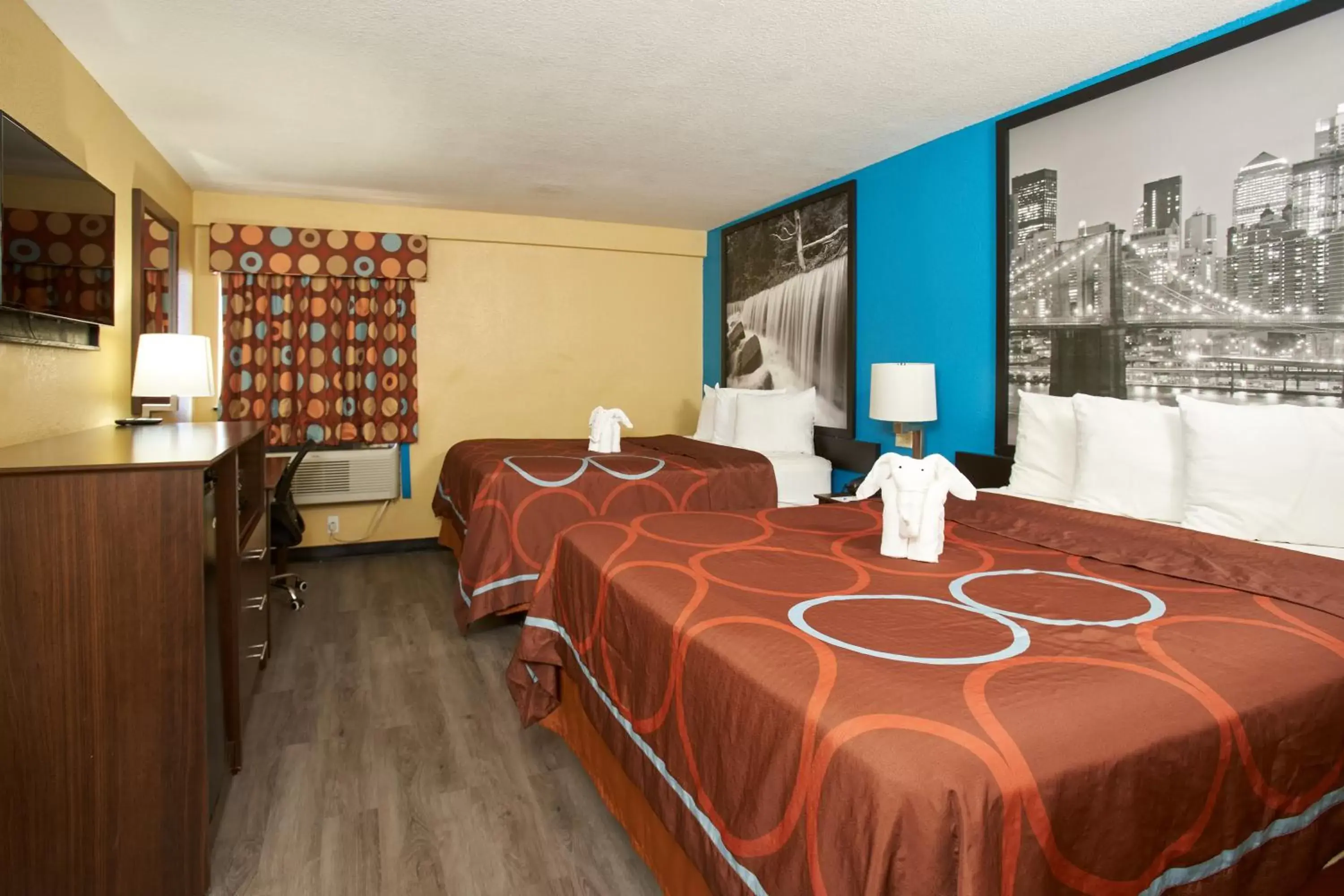 Photo of the whole room, Bed in Super 8 by Wyndham Wichita Airport West Kellogg
