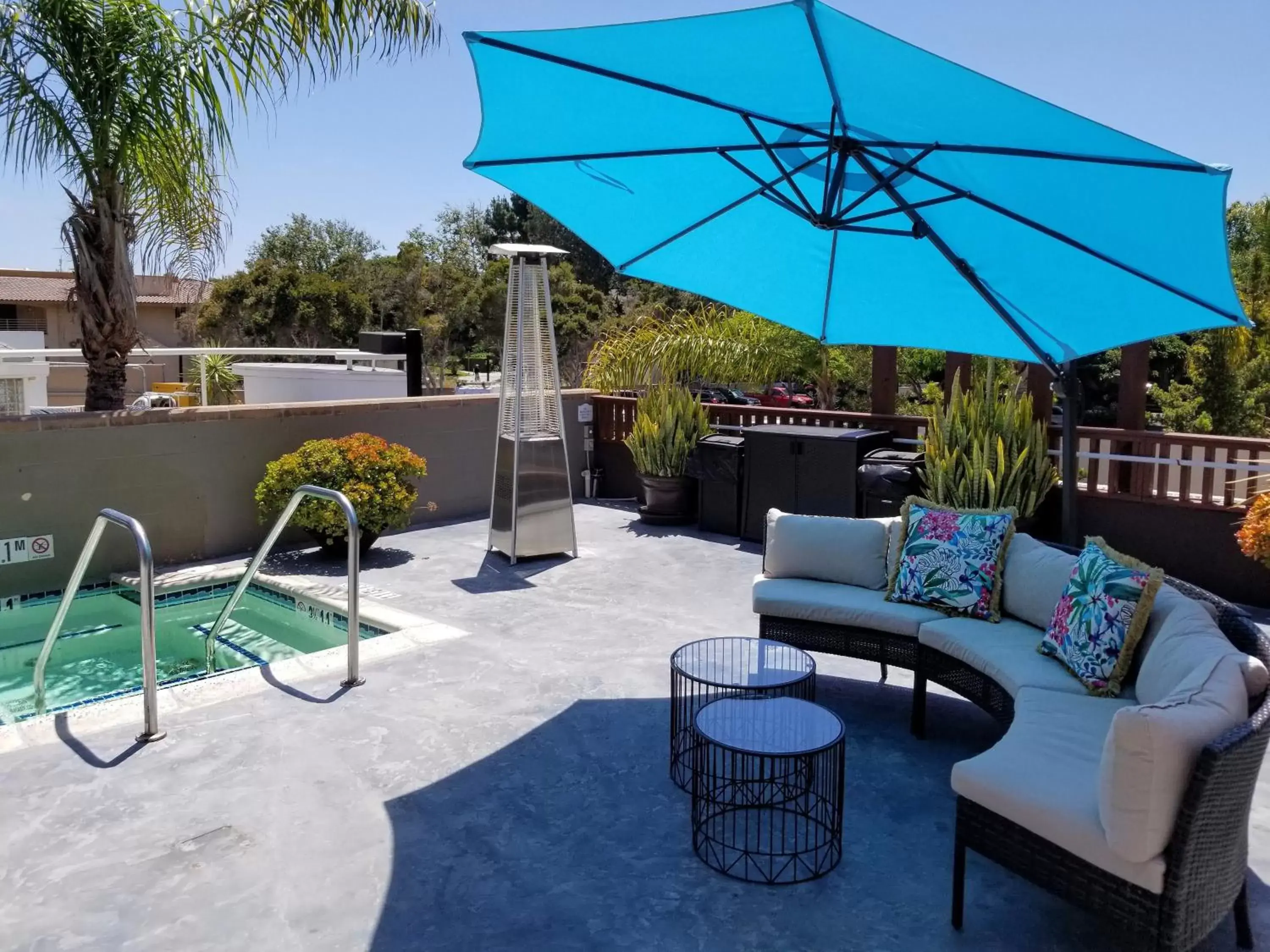 Swimming pool, Patio/Outdoor Area in Holiday Inn Express Hotel & Suites Solana Beach-Del Mar, an IHG Hotel
