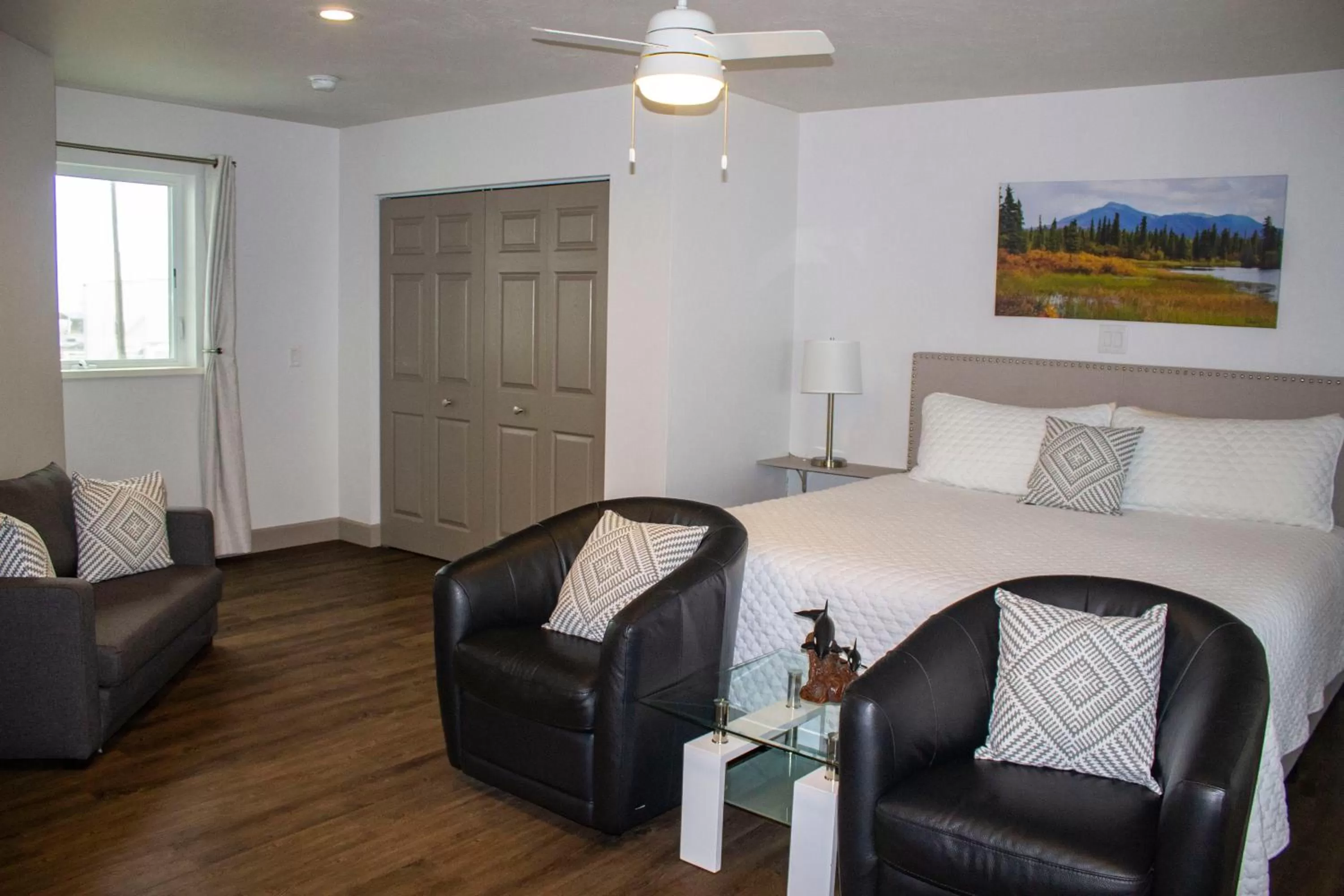 Photo of the whole room in Otter Beach Lodges