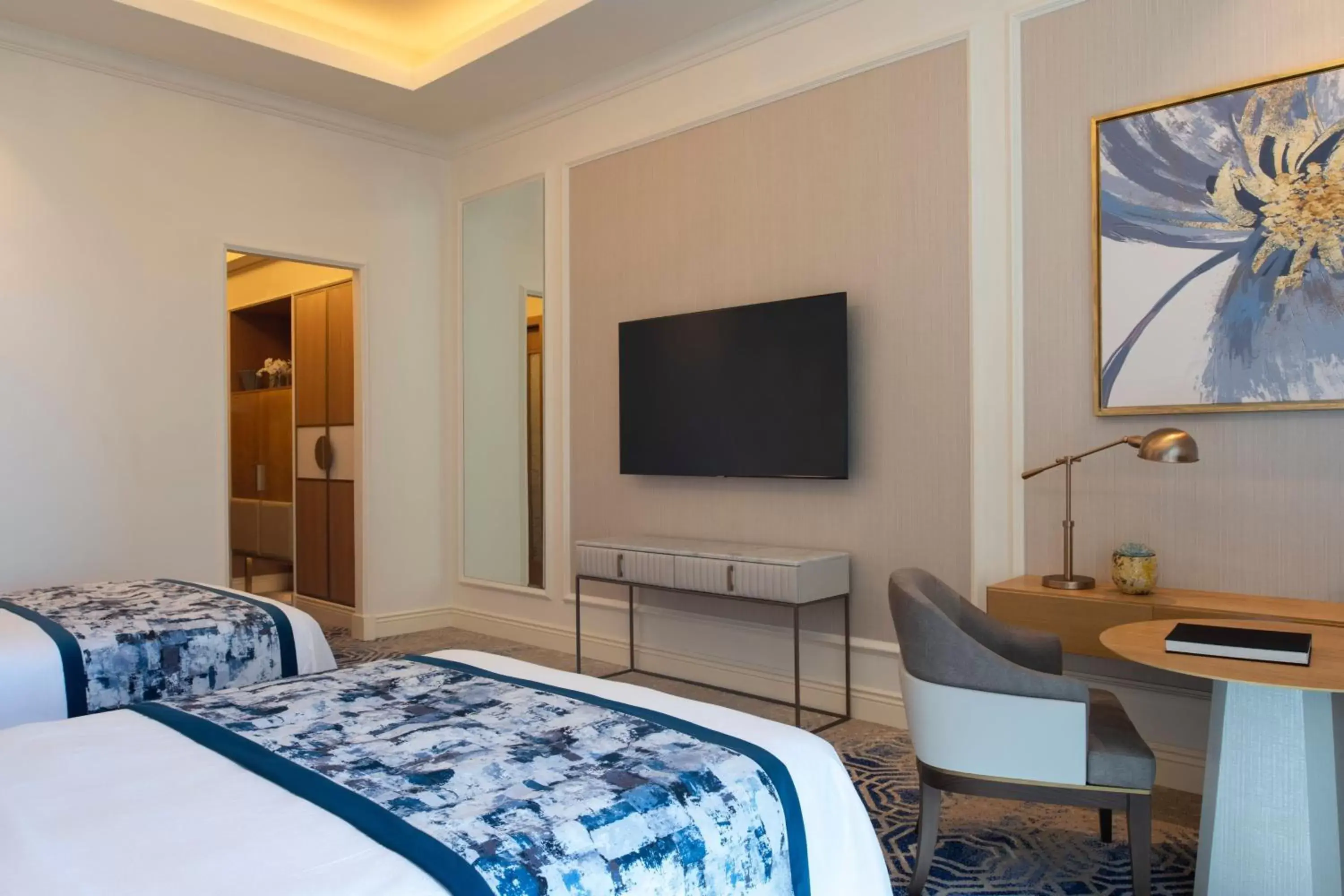 Photo of the whole room, Bed in The St. Regis Doha