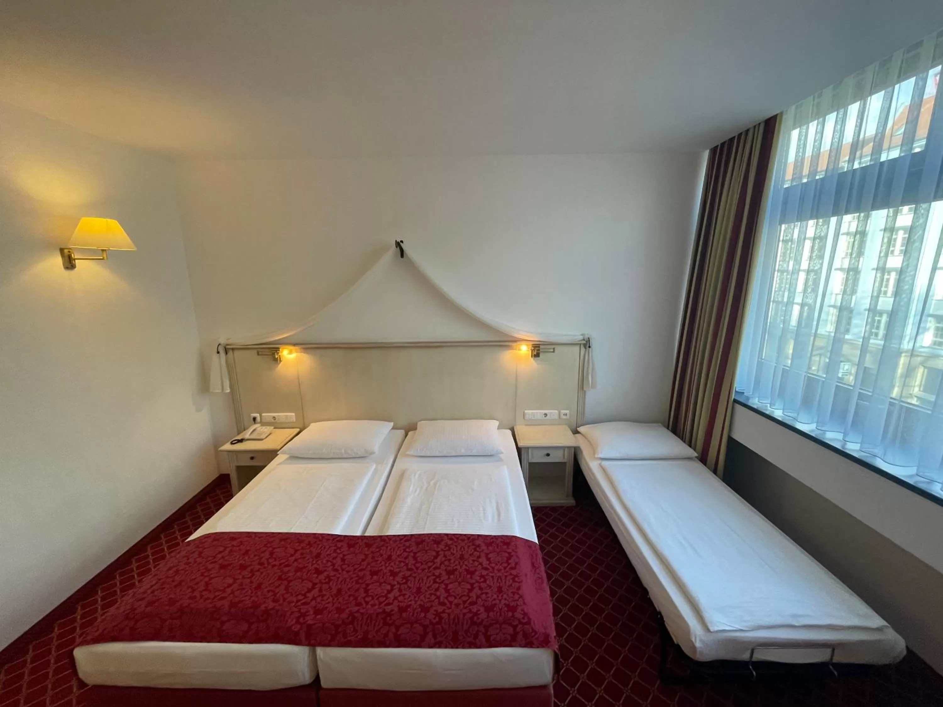 Bed in Hotel Chateau Kurfürstendamm