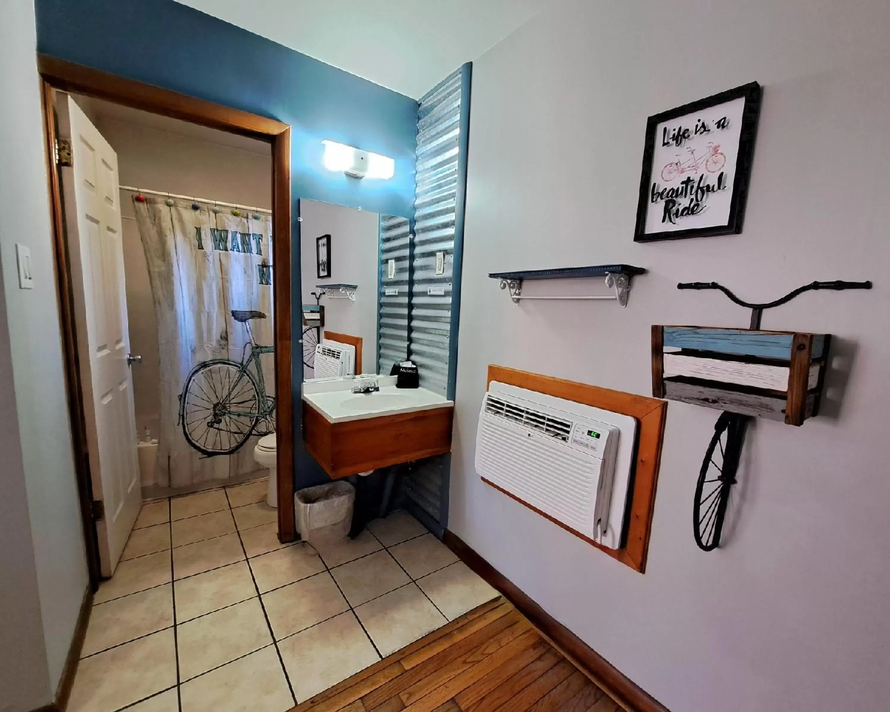 Bathroom in Buffalo Lodge Bicycle Resort - Amazing access to local trails & the Garden